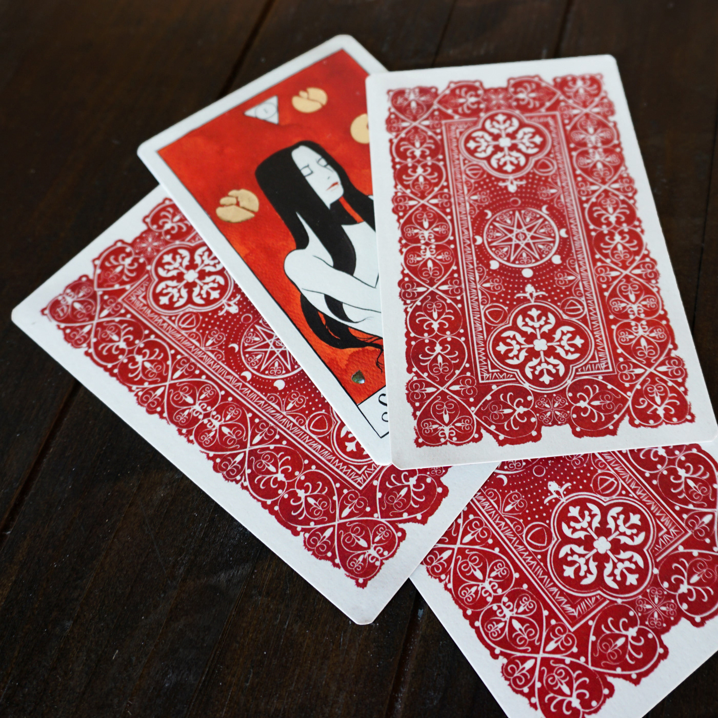 Strigarum Arcana tarot deck and exhibition by CalamoVe – artistic reinterpretation of witch archetypes.