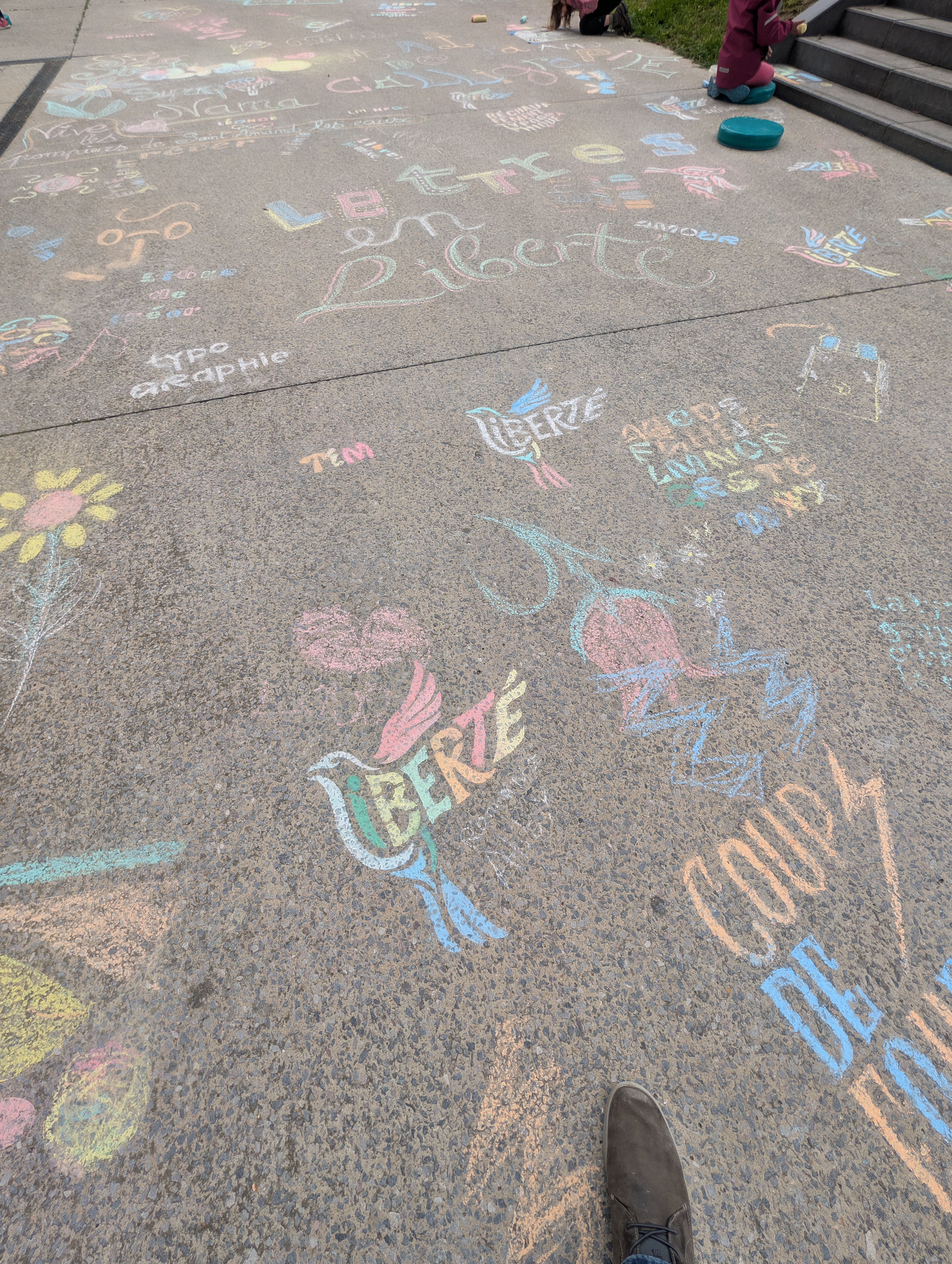 Craie et dessin au sol