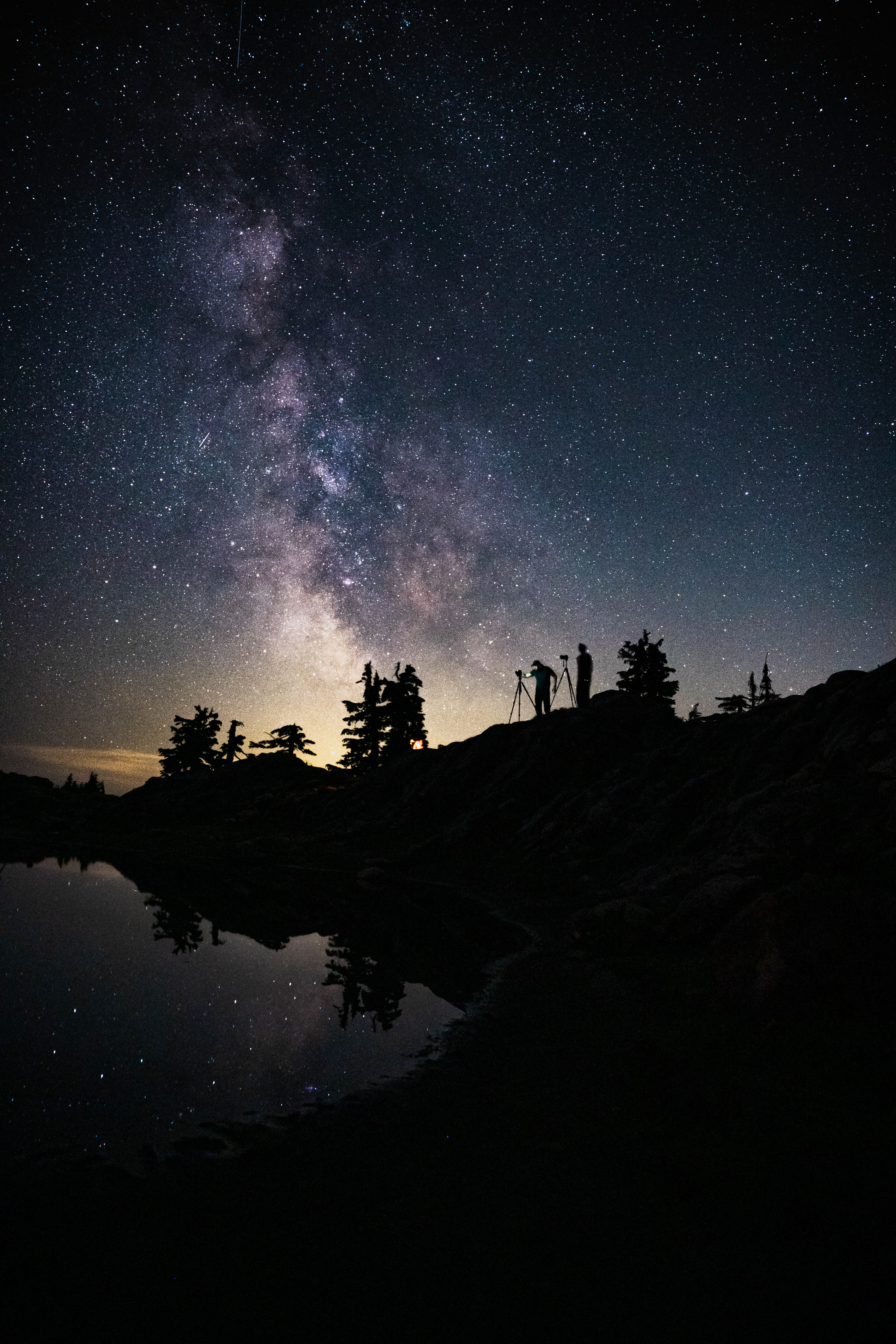Photographers capturing the northern lights at Artists Point