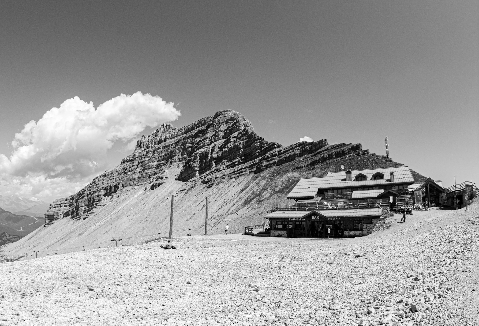 2442 m.