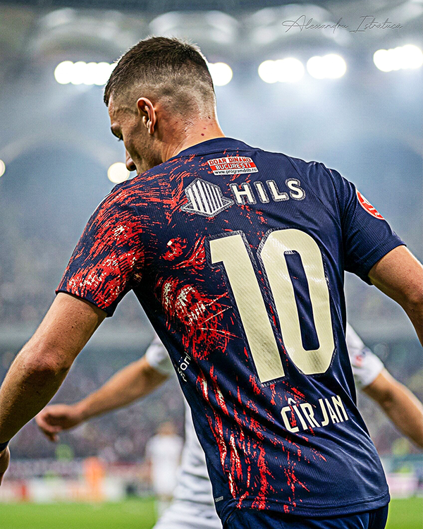 Back view with pale player number over the red illustration