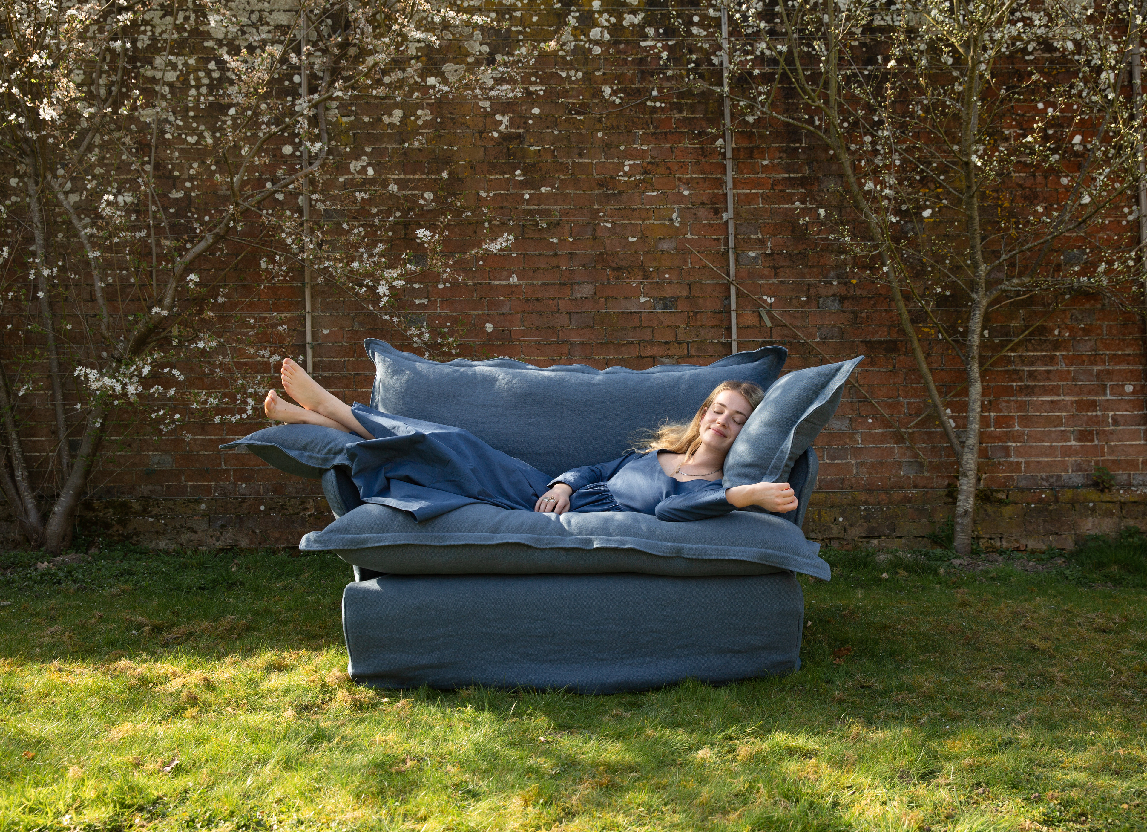 Angelite 100% Linen - Song Pillow Edge Love Seat