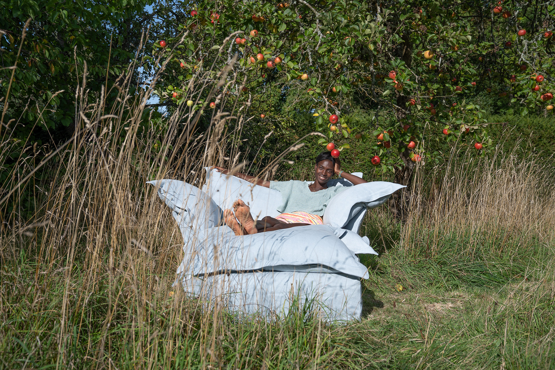 Aquamarine 100% Linen - Song Pillow Edge Love Seat