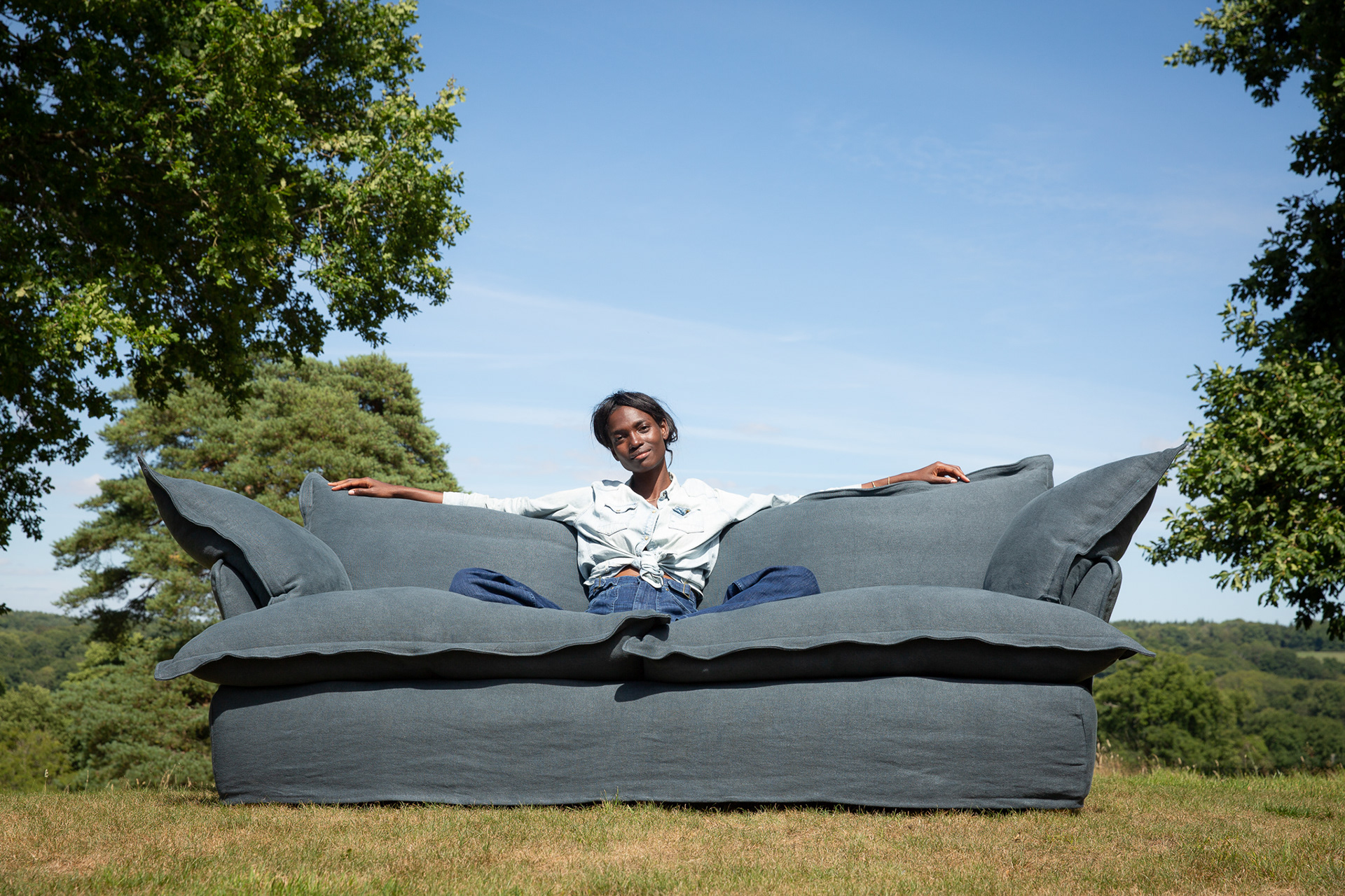 Hawk's Eye 100% Linen - Song Pillow Edge Sofa