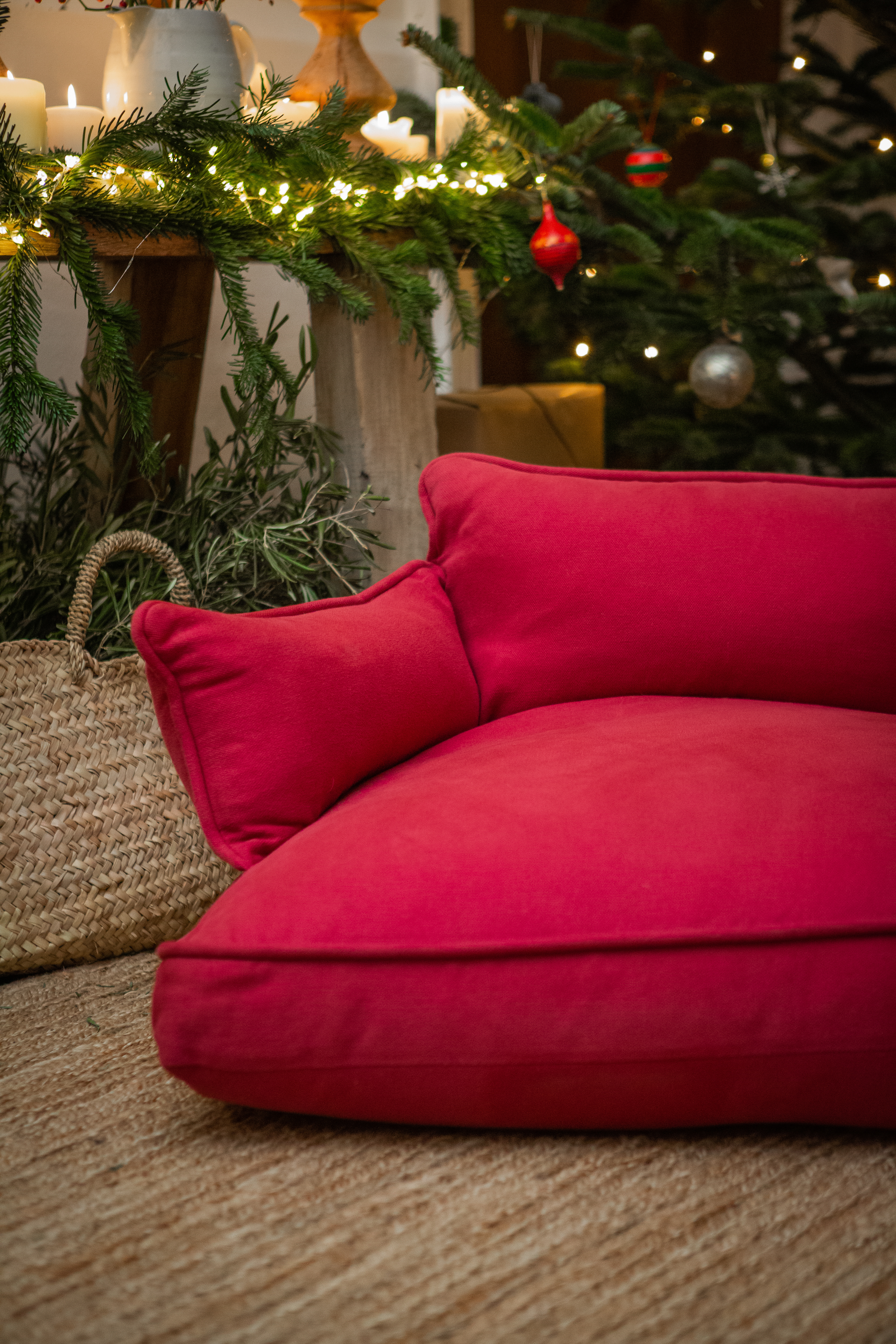 Ruby 100% Linen - Marnie Piped Edge Dog Bed
