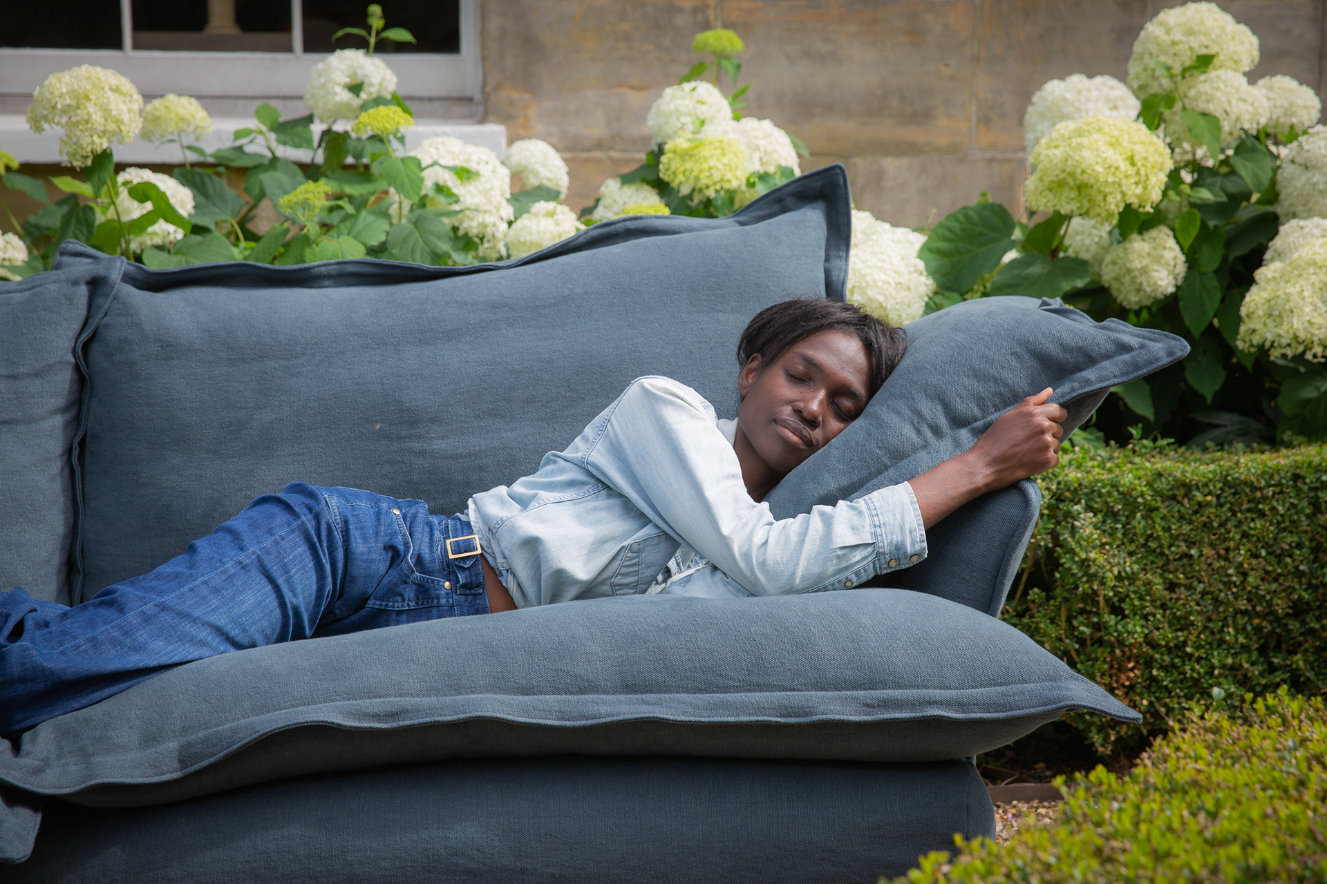 Hawk's Eye 100% Linen - Song Pillow Edge Sofa