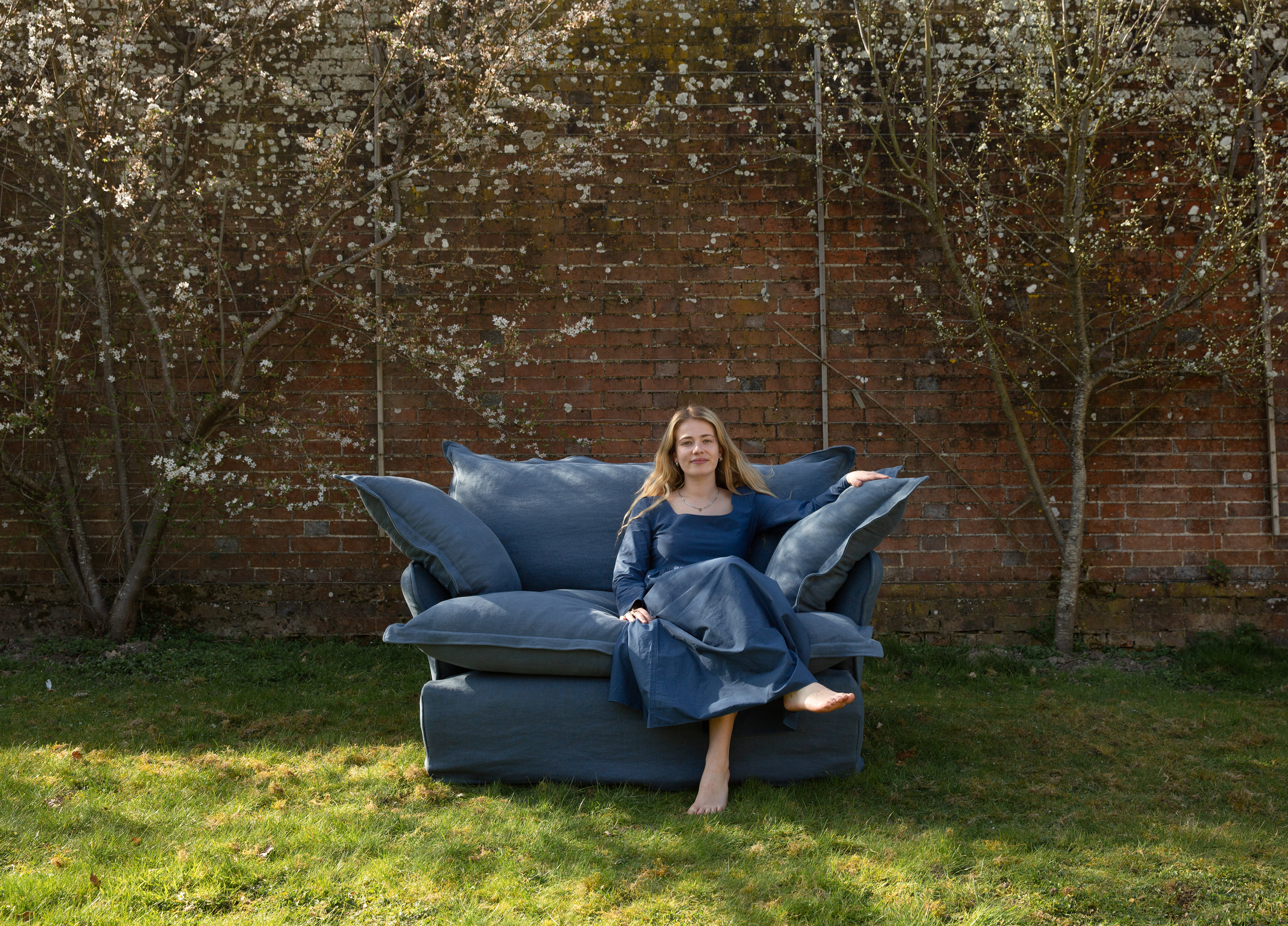Angelite 100% Linen - Song Pillow Edge Love Seat