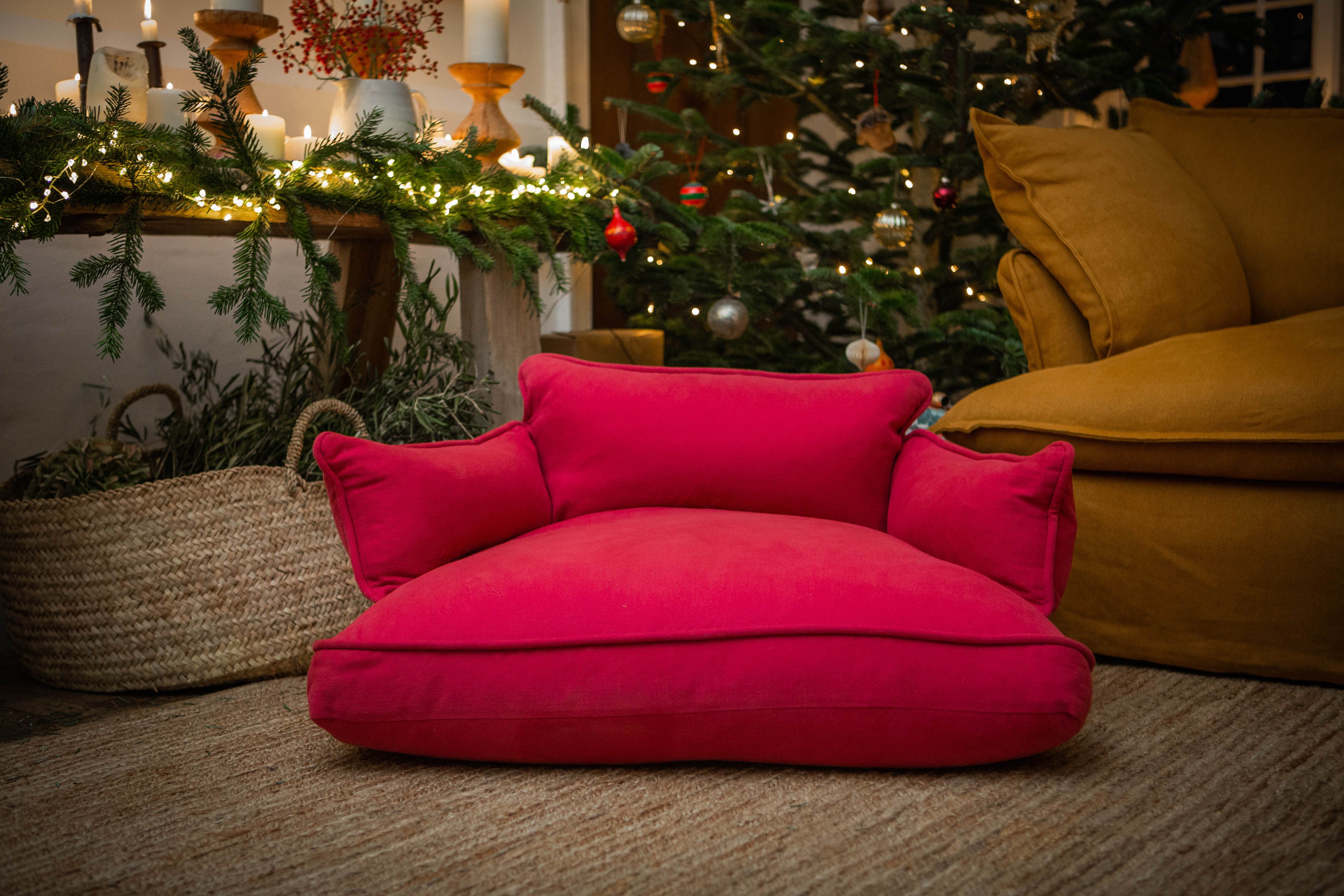 Ruby 100% Linen - Marnie Piped Edge Dog Bed