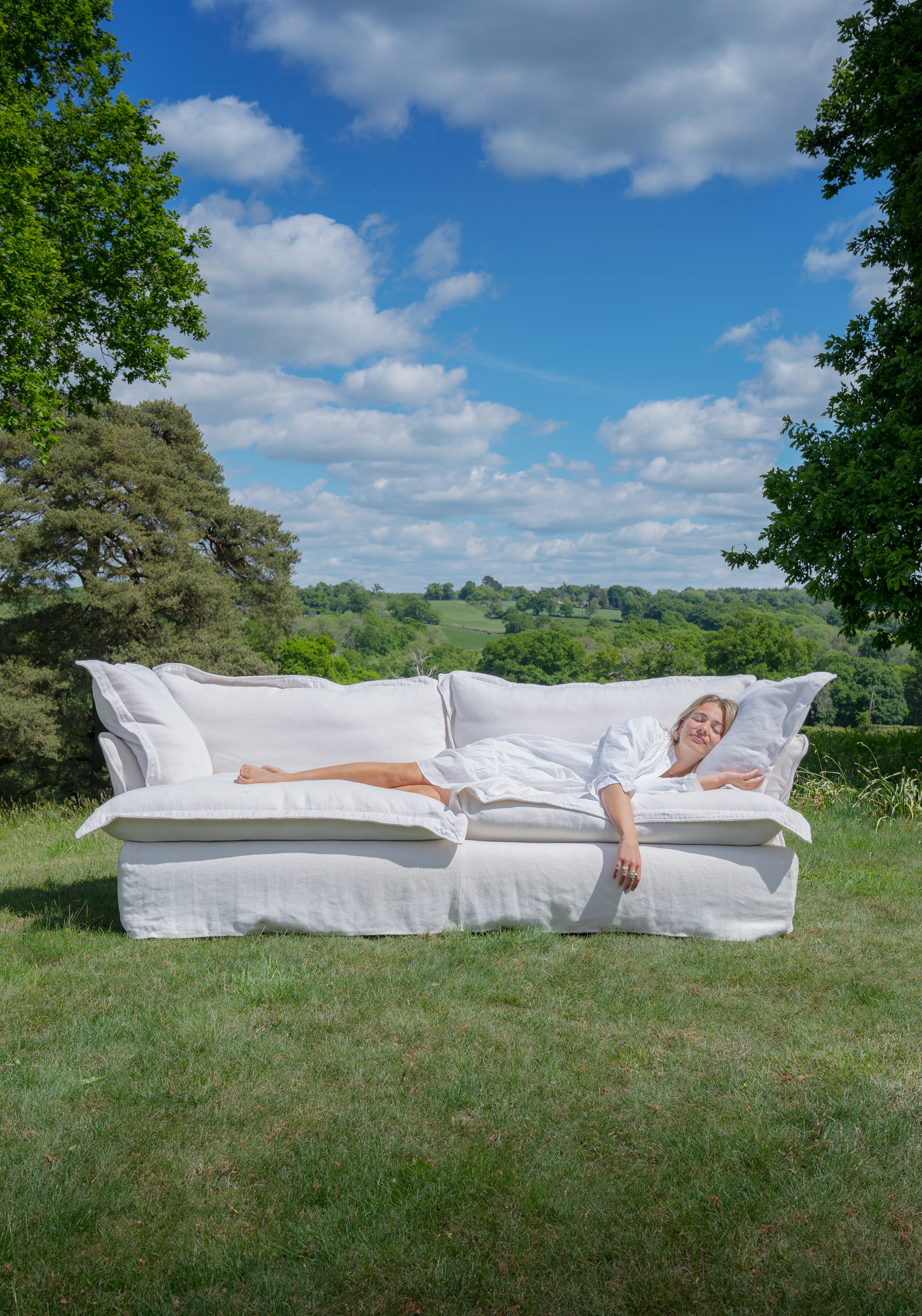 Selenite 100% Linen - Song Pillow Edge Sofa