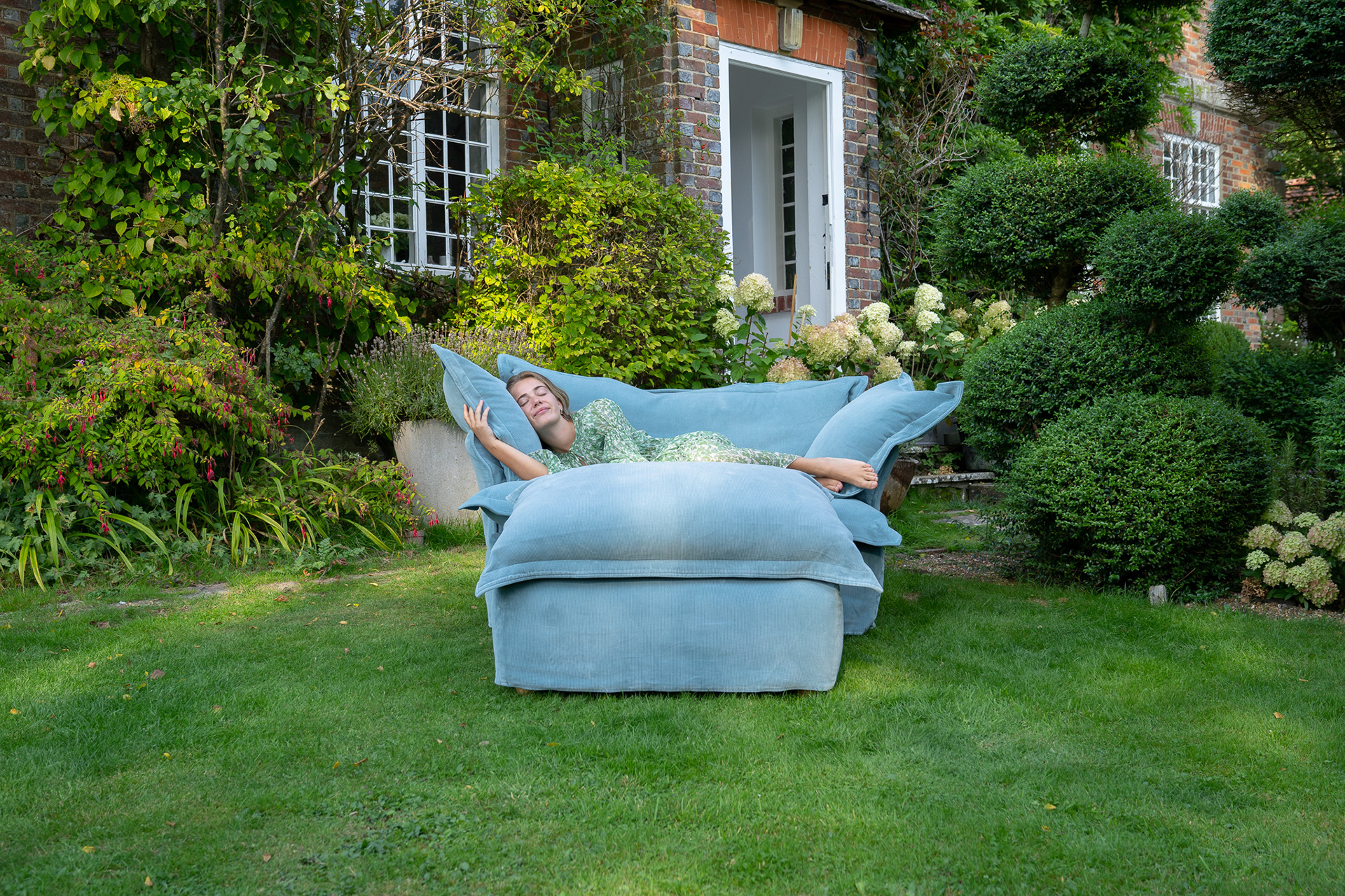 Pigeon Corduroy - Song Pillow Edge Love Seat & Footstool
