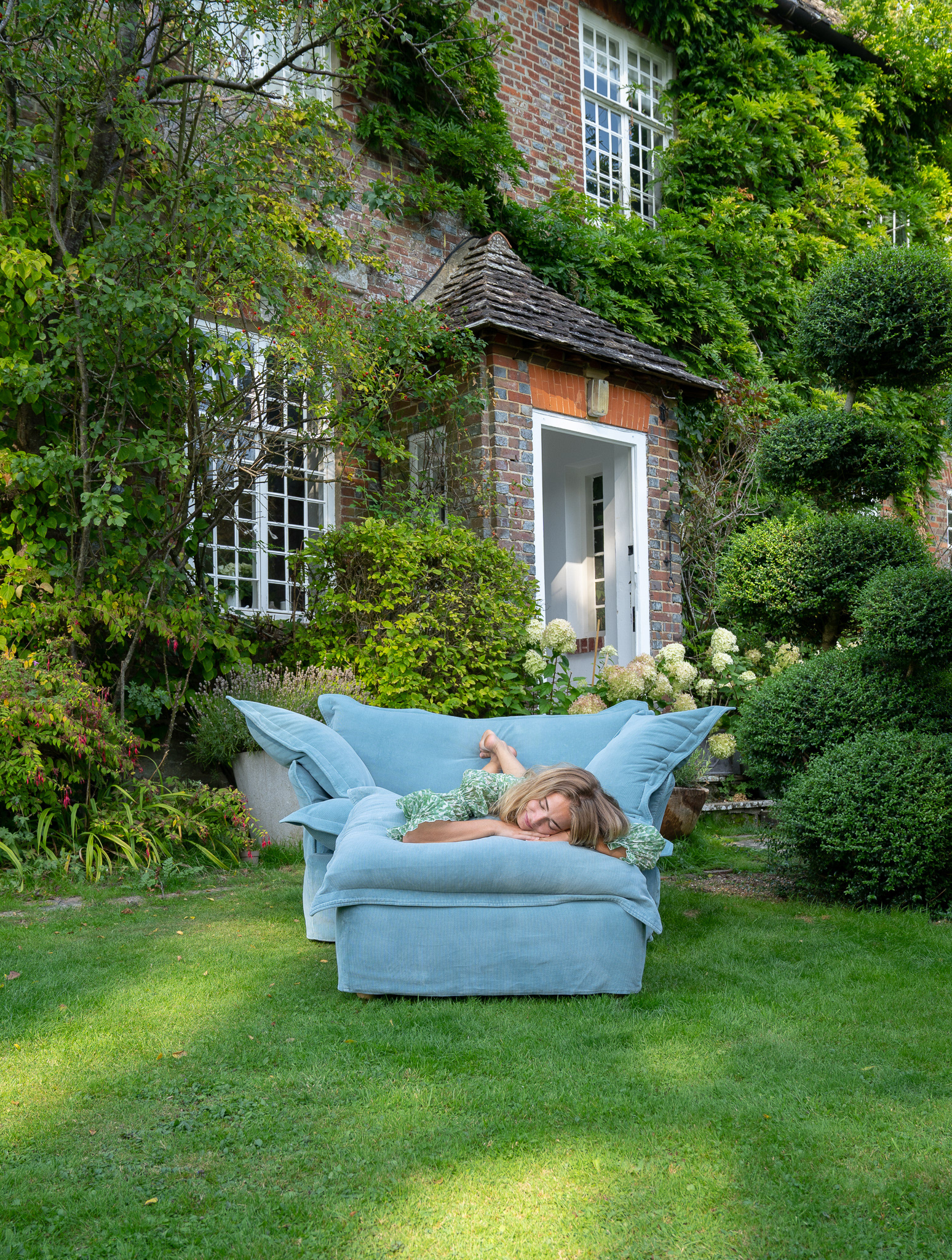 Pigeon Corduroy - Song Pillow Edge Love Seat & Footstool
