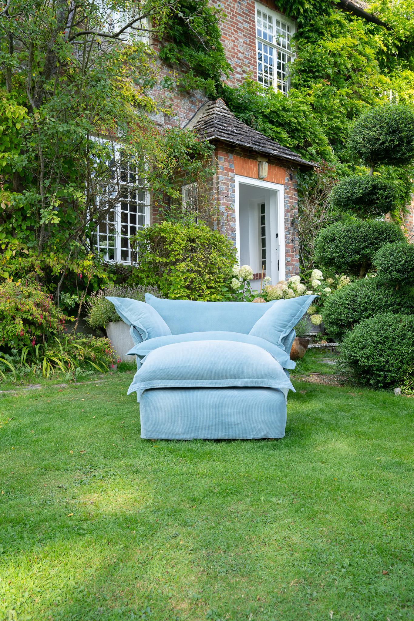 Pigeon Corduroy - Song Pillow Edge Love Seat & Footstool