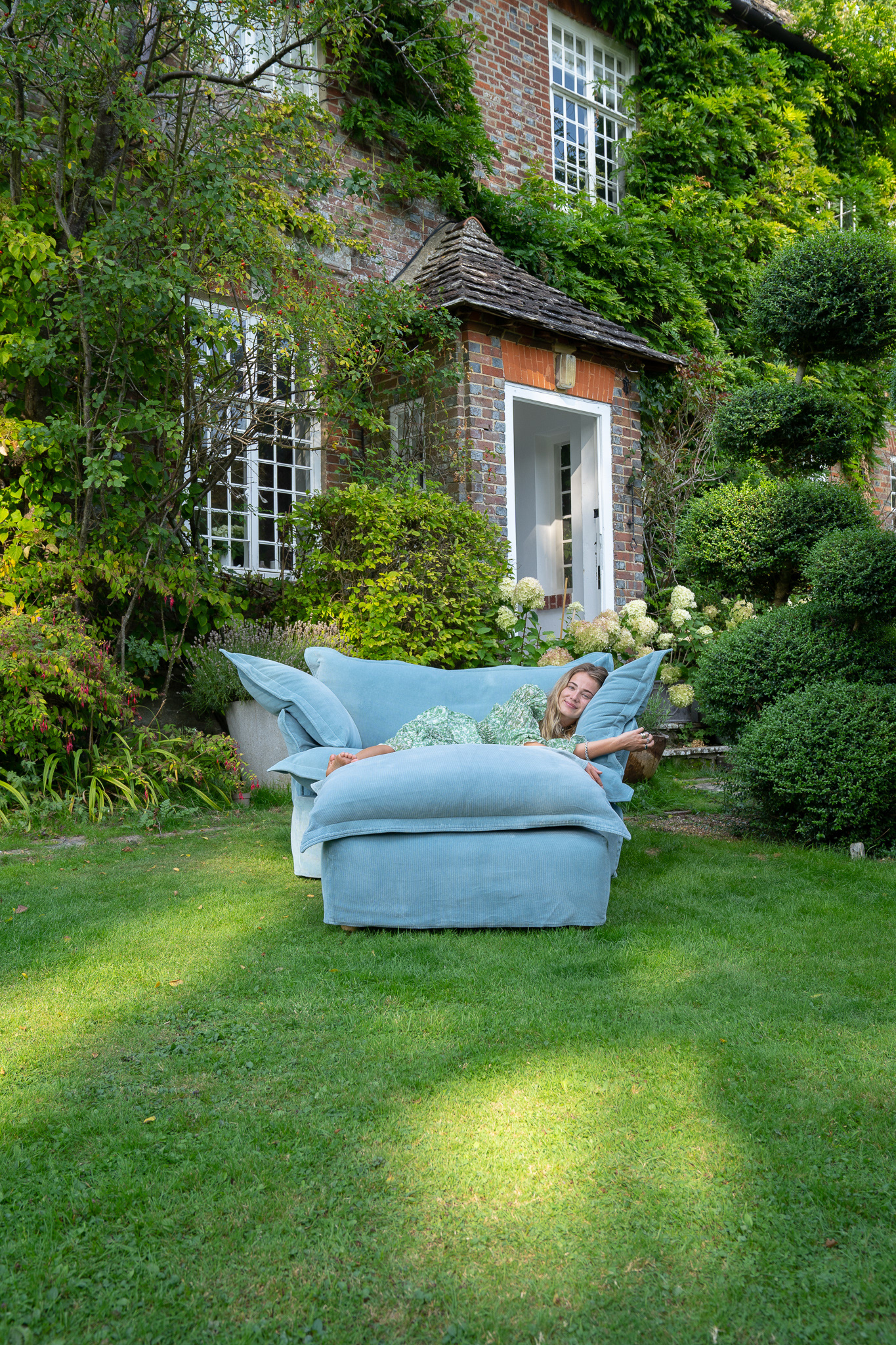 Pigeon Corduroy - Song Pillow Edge Love Seat & Footstool