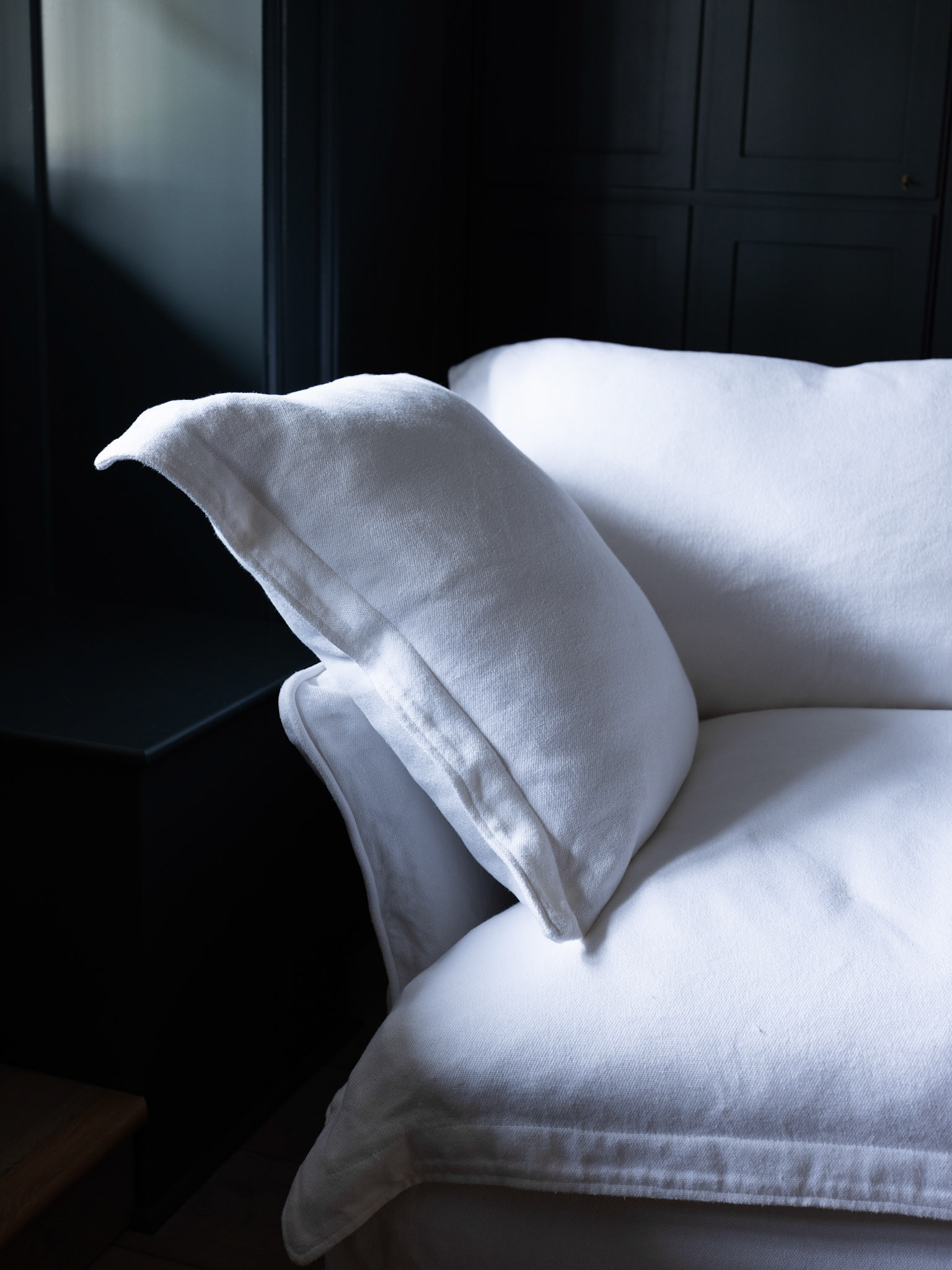 Selenite 100% Linen - Song Pillow Edge Love Seat