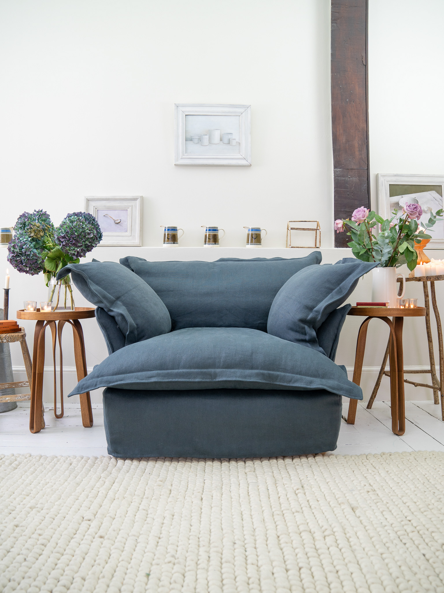 Hawk's Eye 100% Linen - Song Pillow Edge Armchair