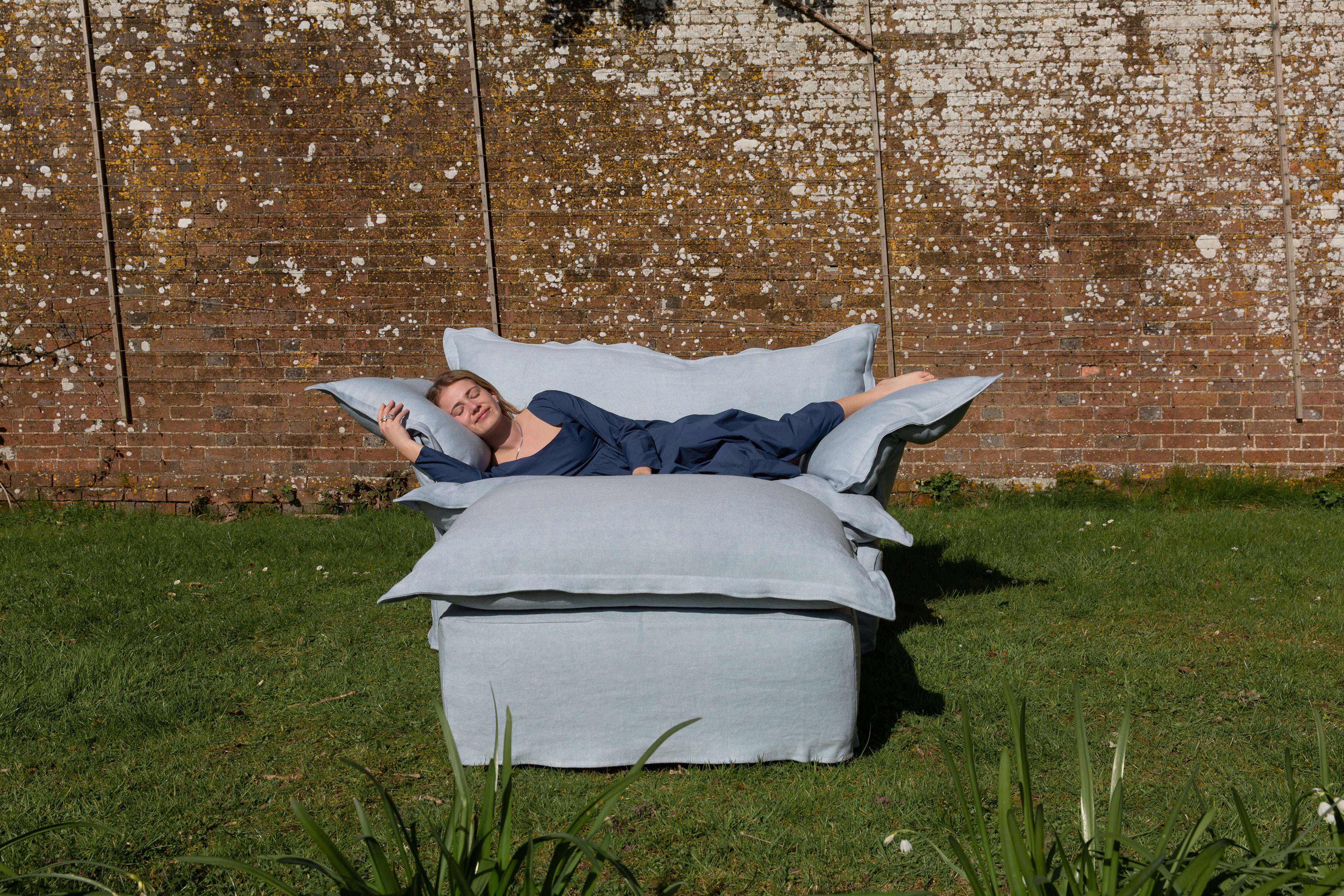 Aquamarine 100% Linen - Song Pillow Edge Love Seat