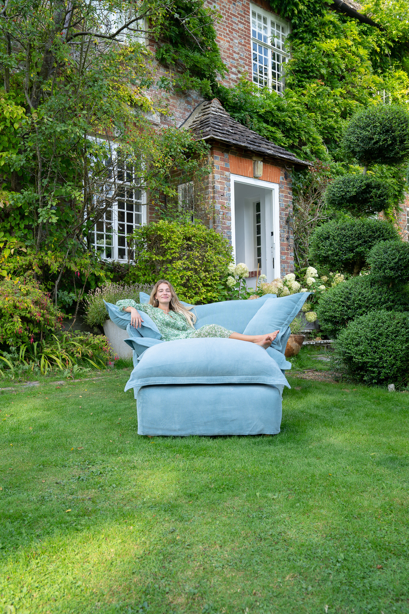 Pigeon Corduroy - Song Pillow Edge Love Seat & Footstool