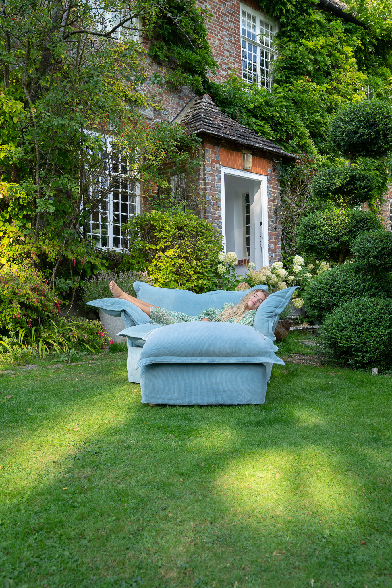 Pigeon Corduroy - Song Pillow Edge Love Seat & Footstool