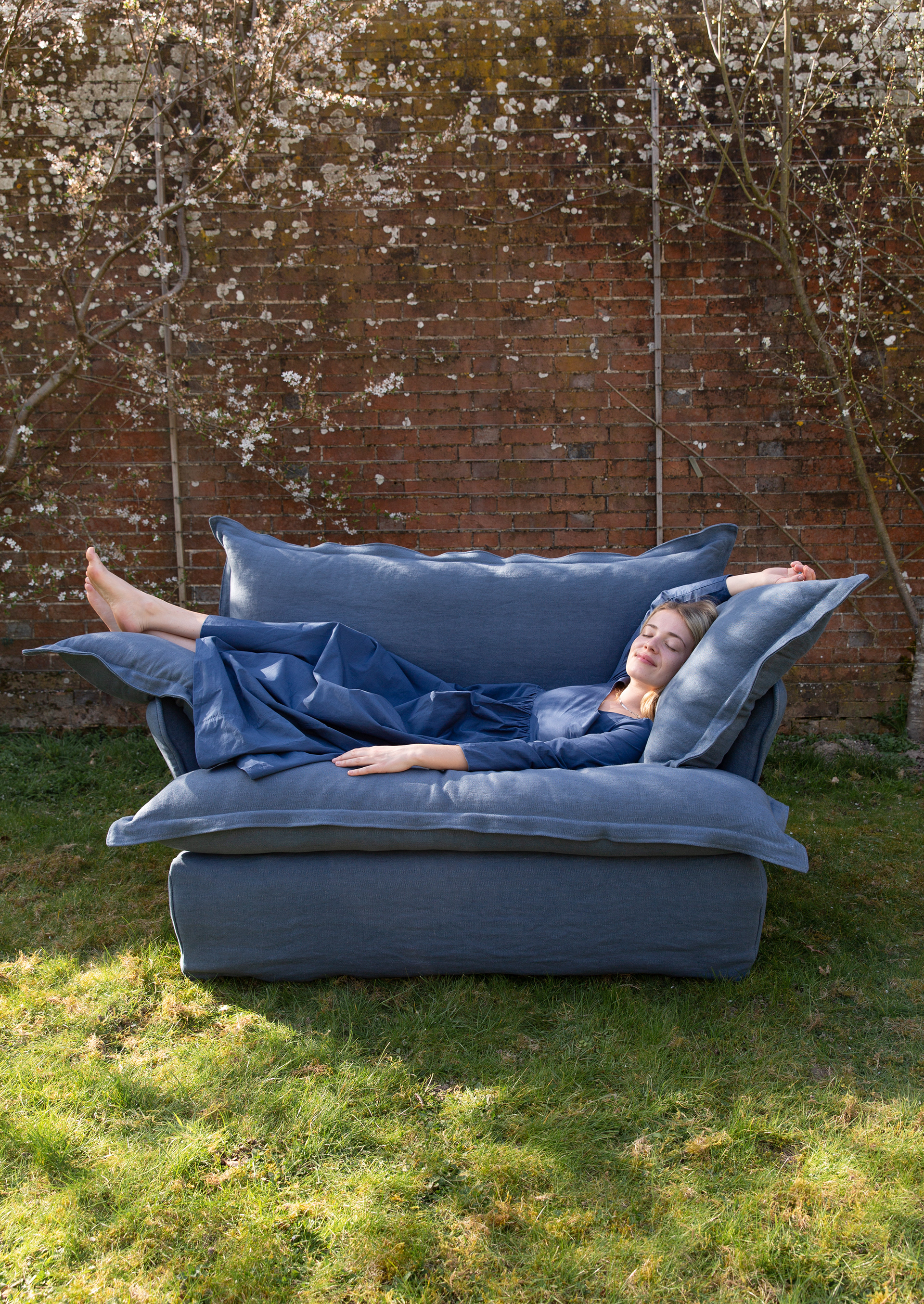 Angelite 100% Linen - Song Pillow Edge Love Seat