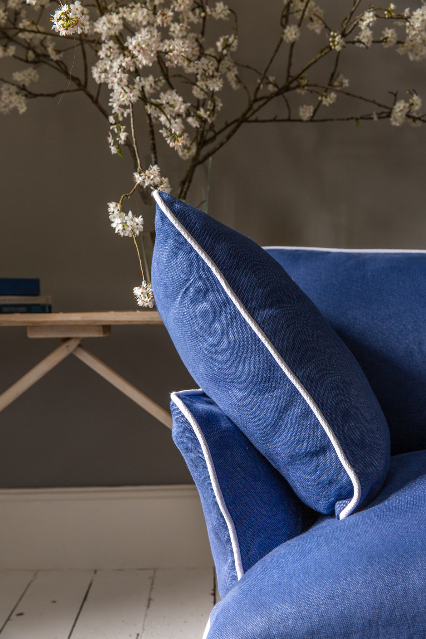Sapphire/Selenite 100% Linen Marnie Contrast Piped Sofa