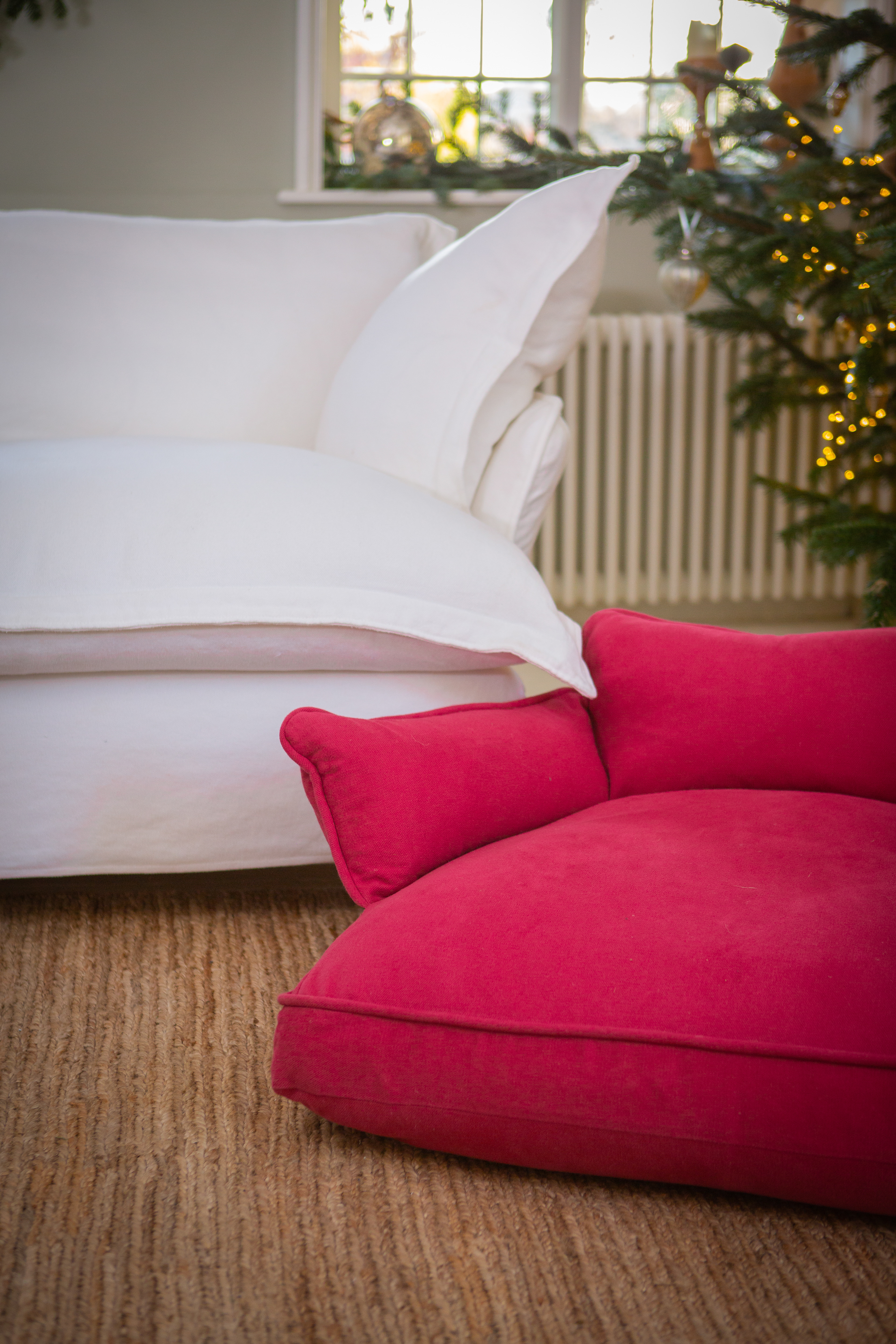 Ruby 100% Linen - Marnie Piped Edge Dog Bed