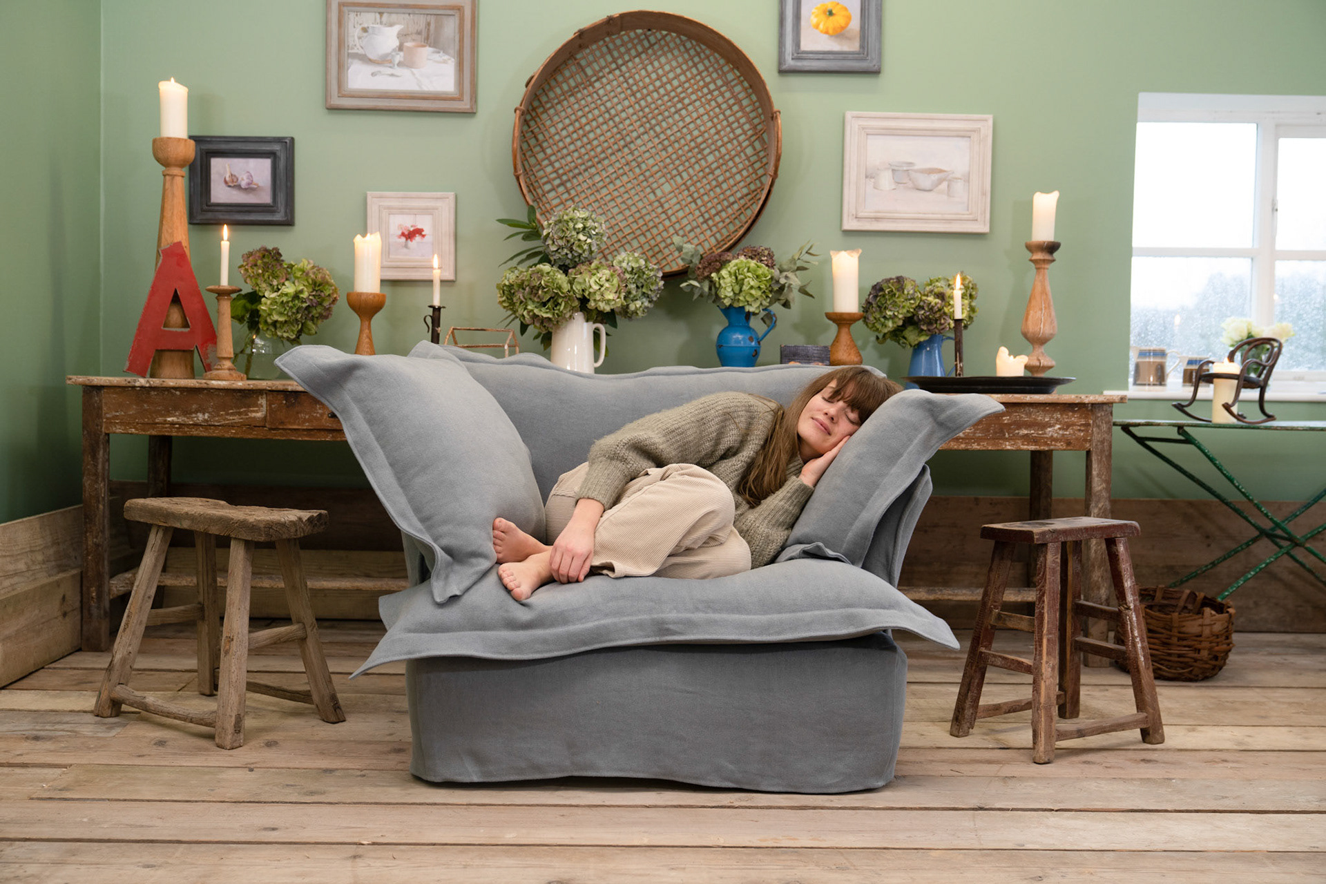 Graphite 100% Linen - Song Pillow Edge Armchair