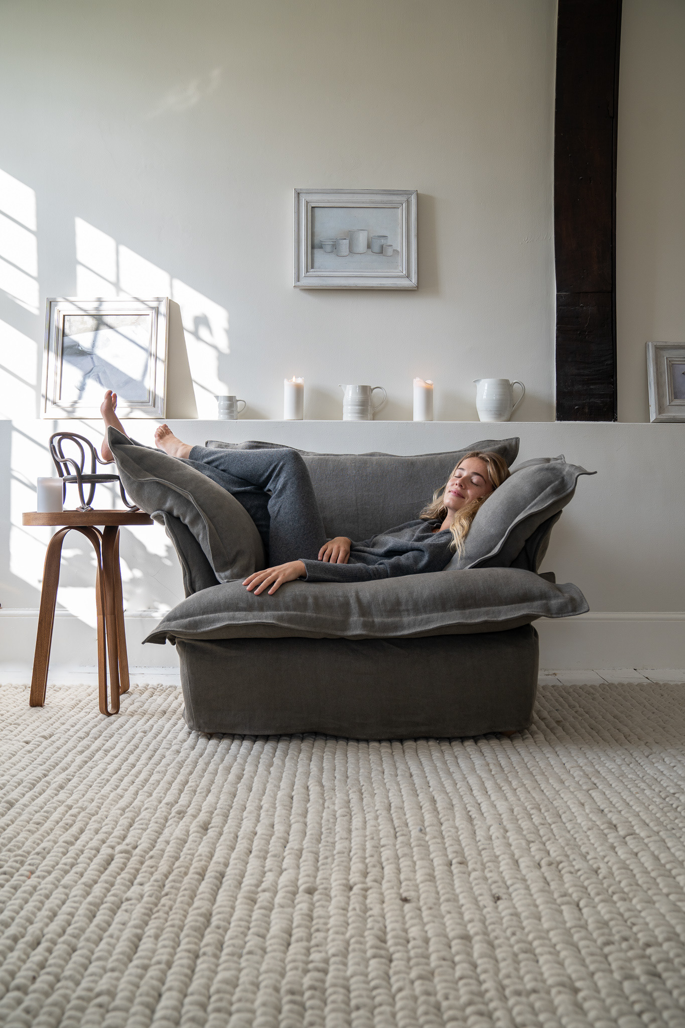 Morion 100% Linen - Song Pillow Edge Armchair