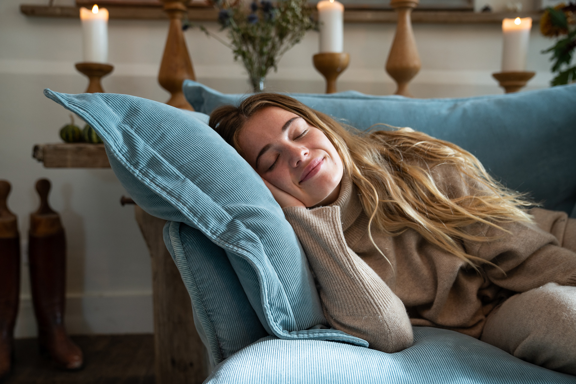 Pigeon Corduroy - Song Pillow Edge Armchair
