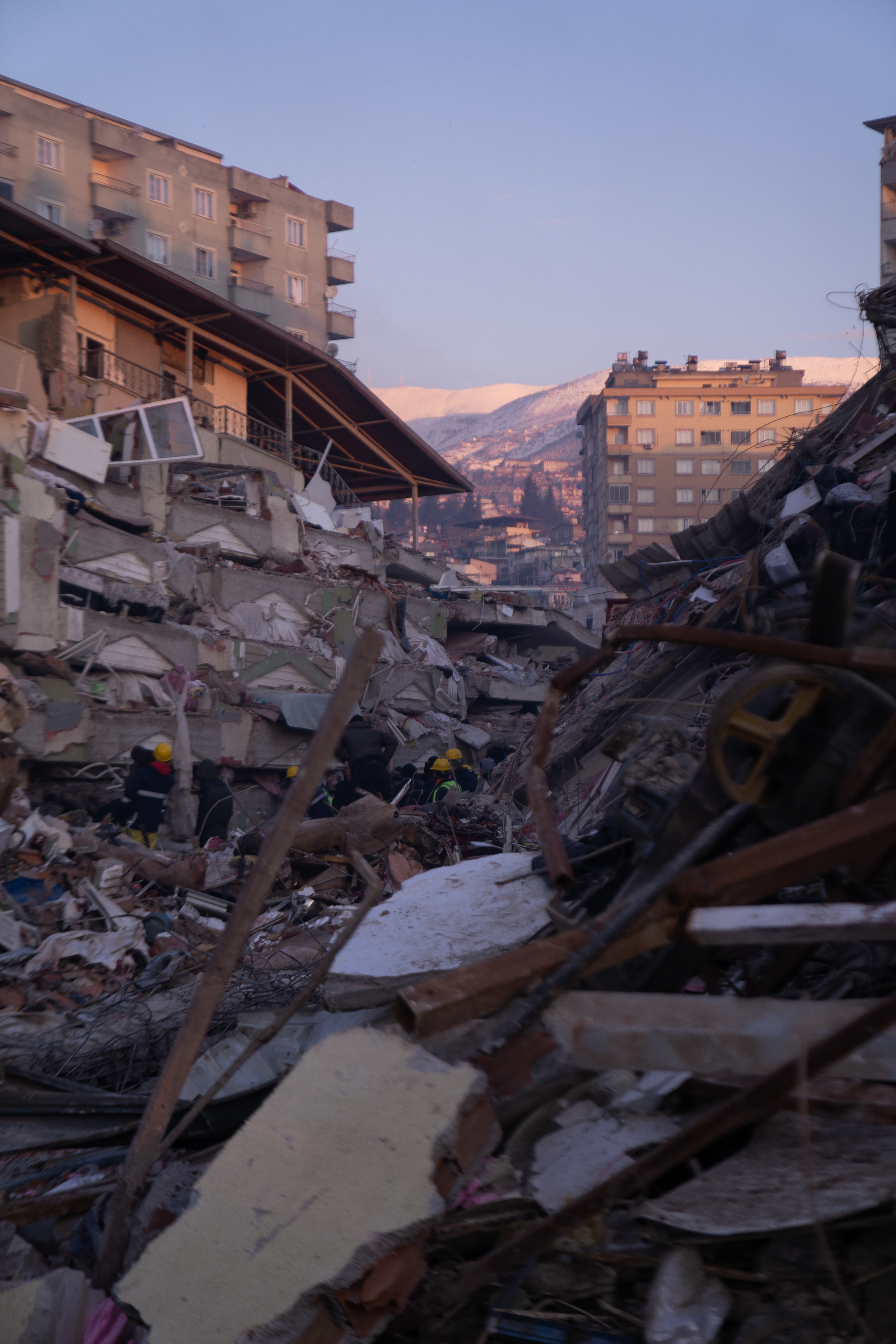 Collapsed buildings in Kahramanmaraş.