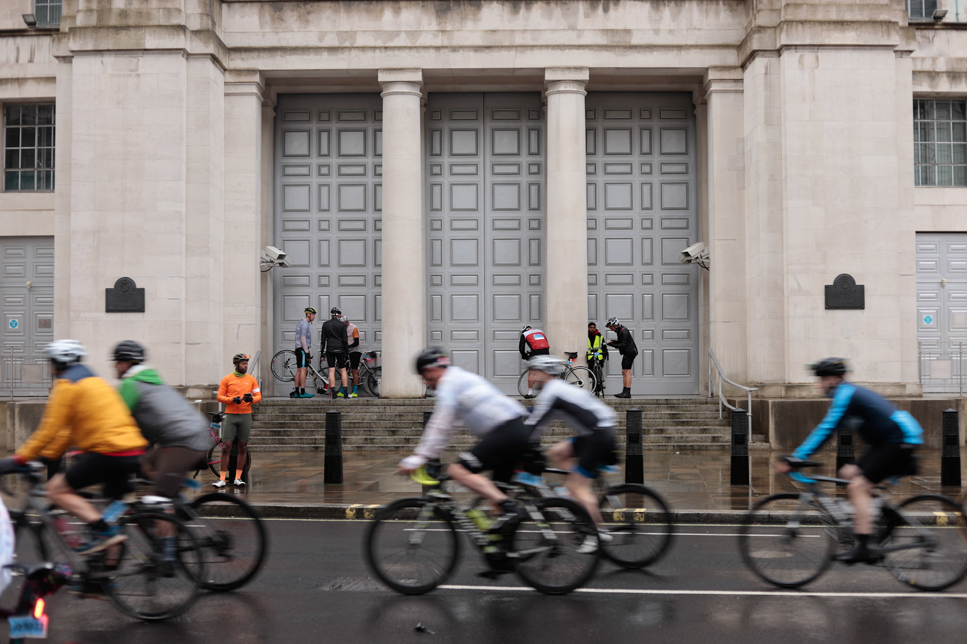 London, United Kingdom. 26th May, 2023.. People participate in the Ford RideLondon 2024 event in Central London. Marta Montana Gomez/Alamy Live News