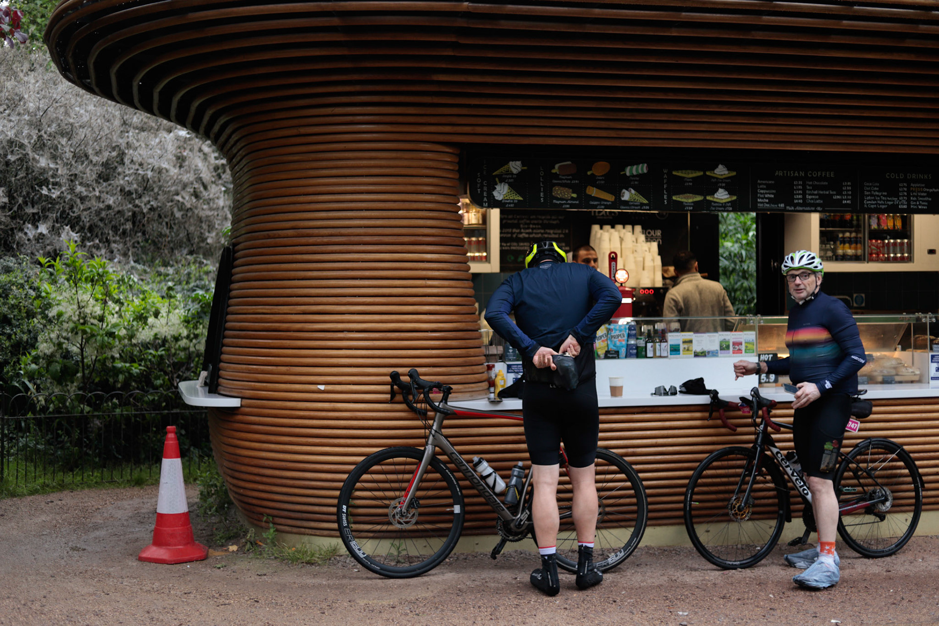 London, United Kingdom. 26th May, 2023.. People participate in the Ford RideLondon 2024 event in Central London. Marta Montana Gomez/Alamy Live News