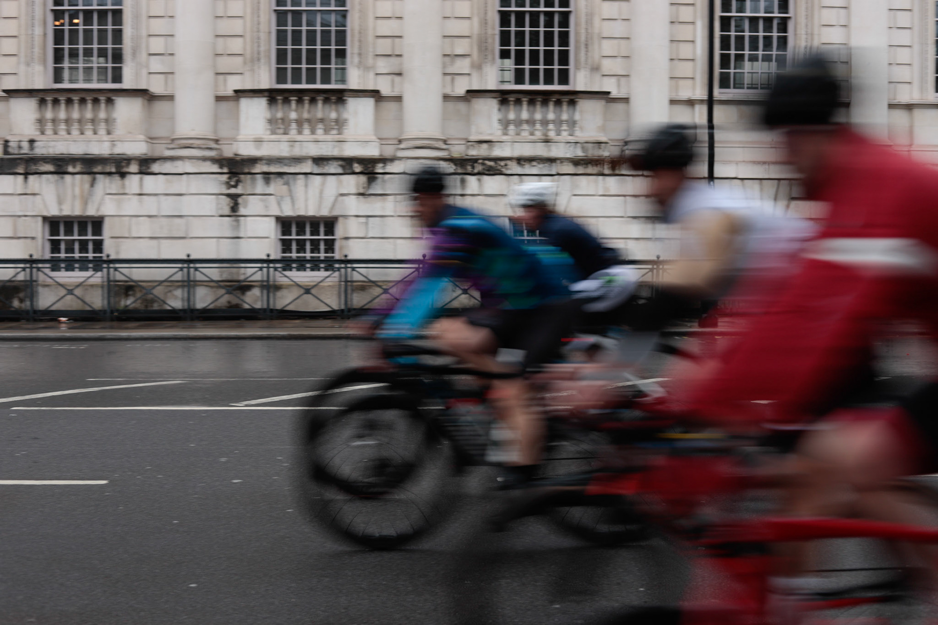 London, United Kingdom. 26th May, 2023.. People participate in the Ford RideLondon 2024 event in Central London. Marta Montana Gomez/Alamy Live News