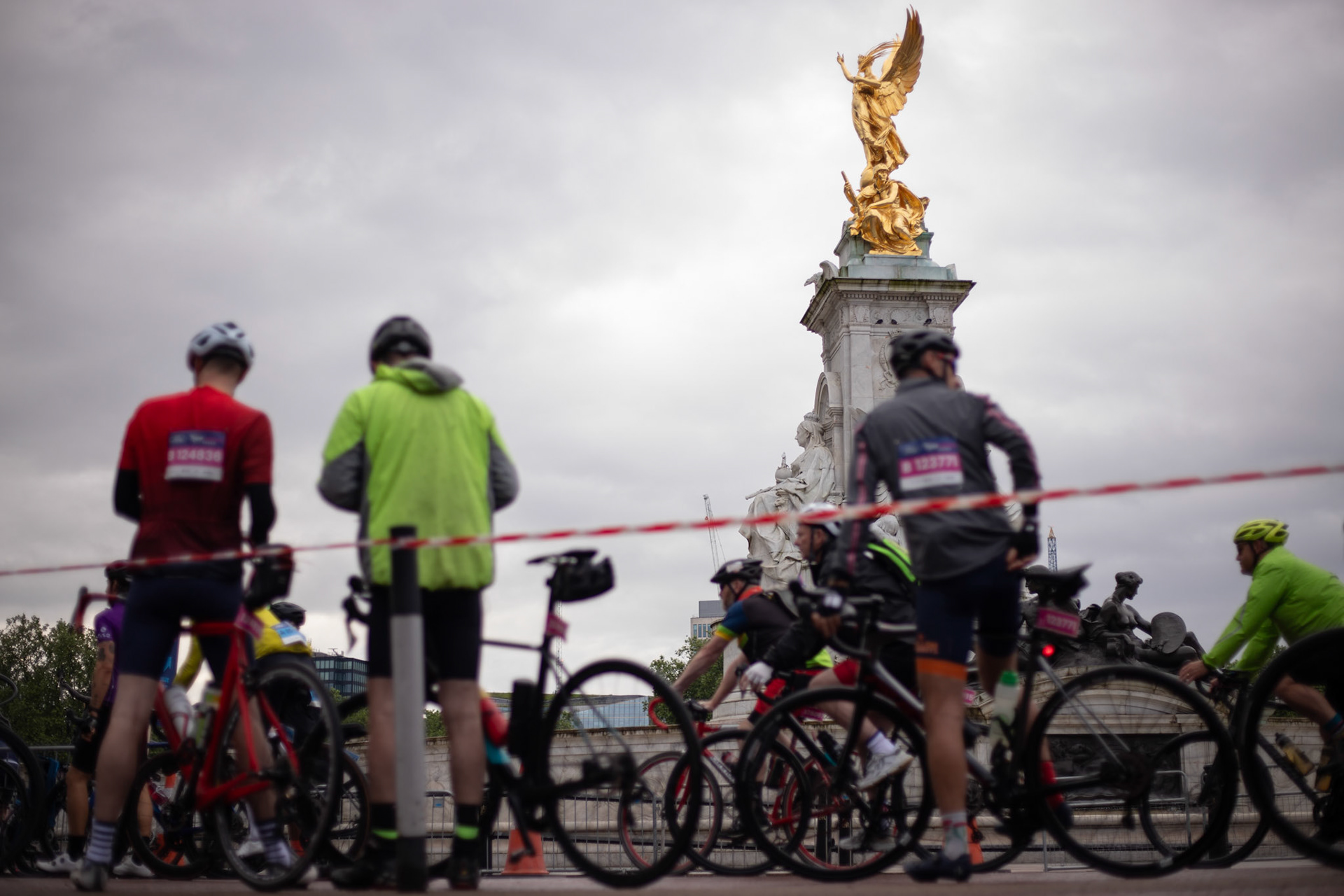 London, United Kingdom. 26th May, 2023.. People participate in the Ford RideLondon 2024 event in Central London. Marta Montana Gomez/Alamy Live News