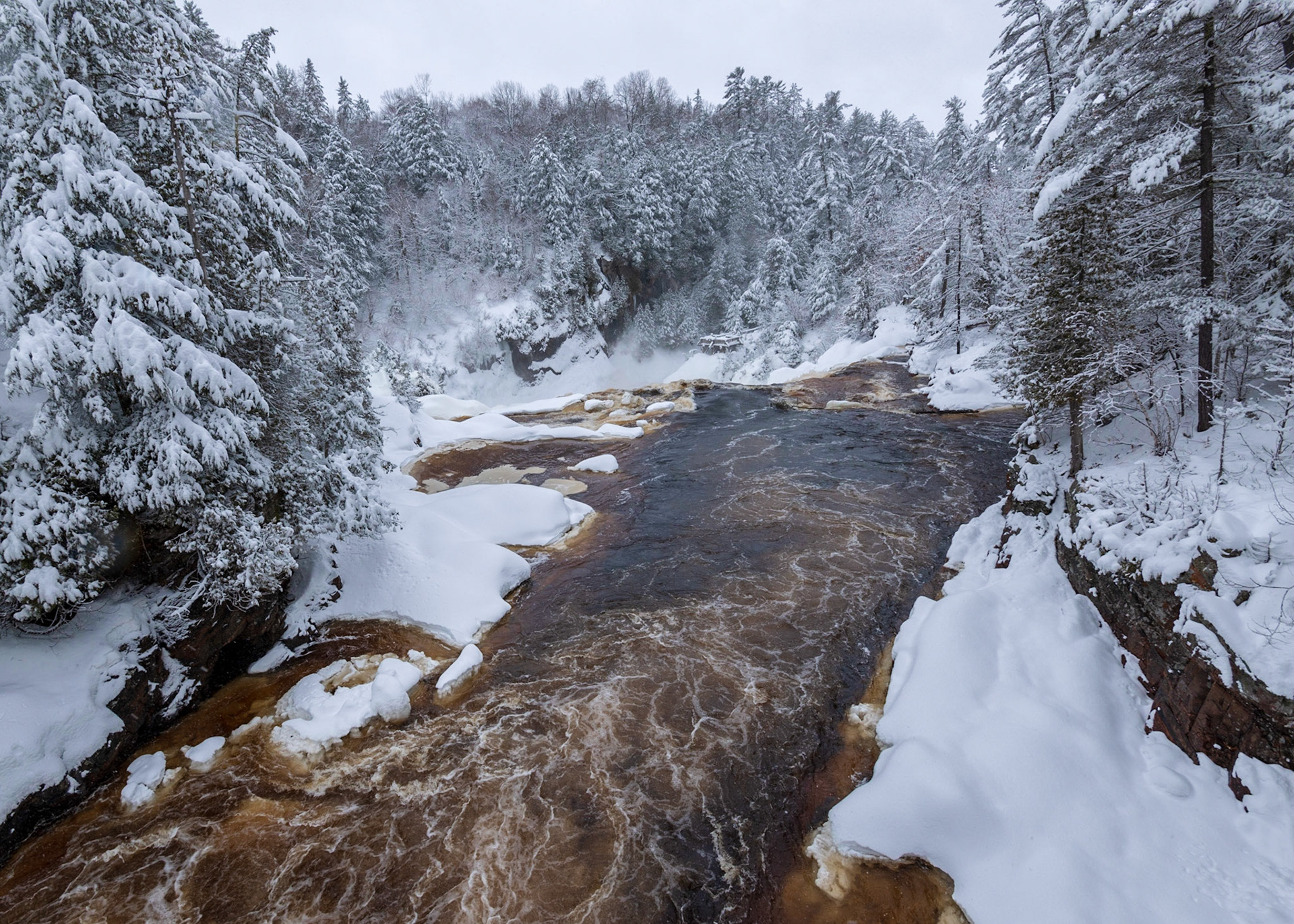 From the first walkway bridge, one had a magnificent view of the river surging towards the falls and the main observation platform.