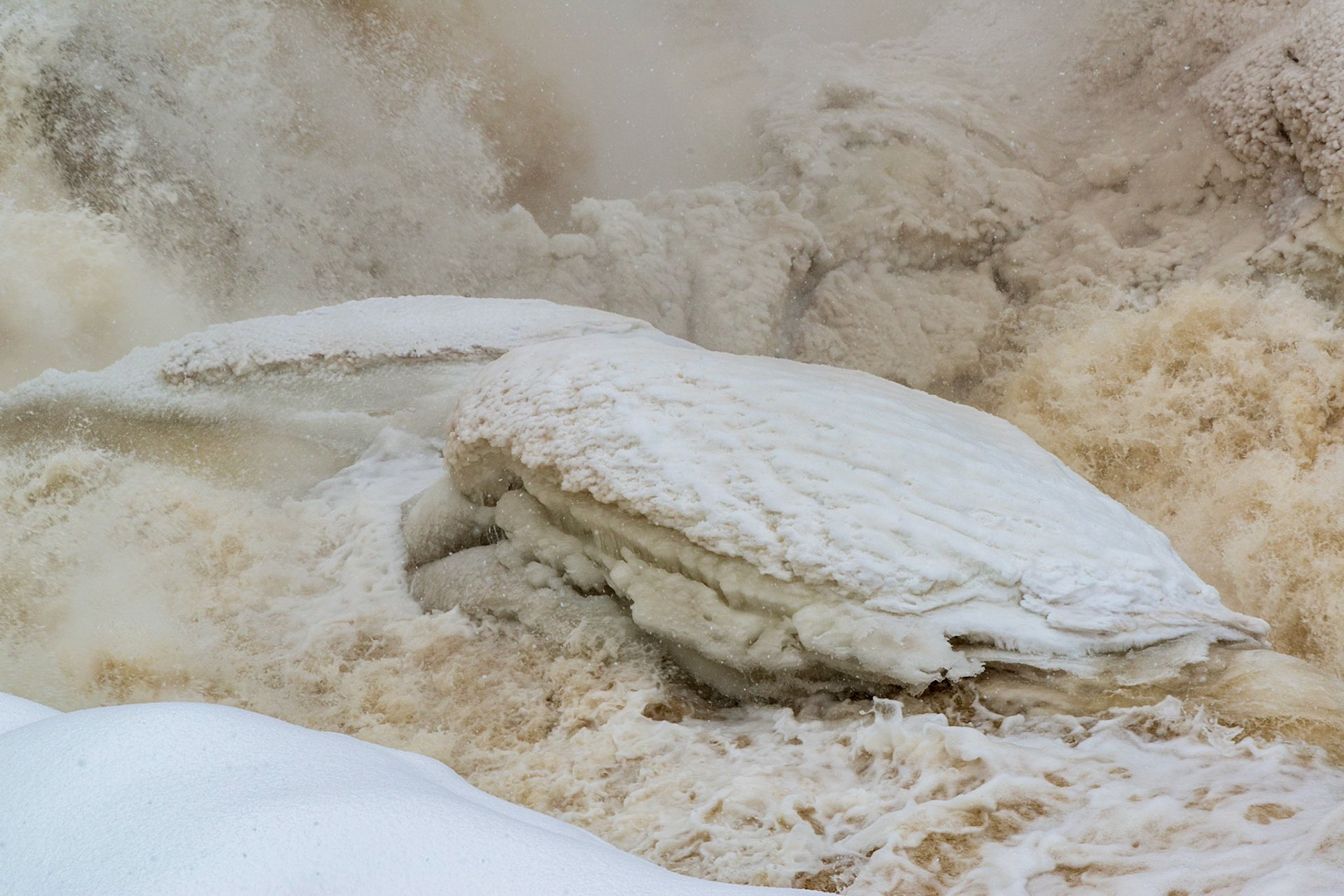 There were many opportunities to photograph the violence of the water. This is an example shot from the second observation platform.