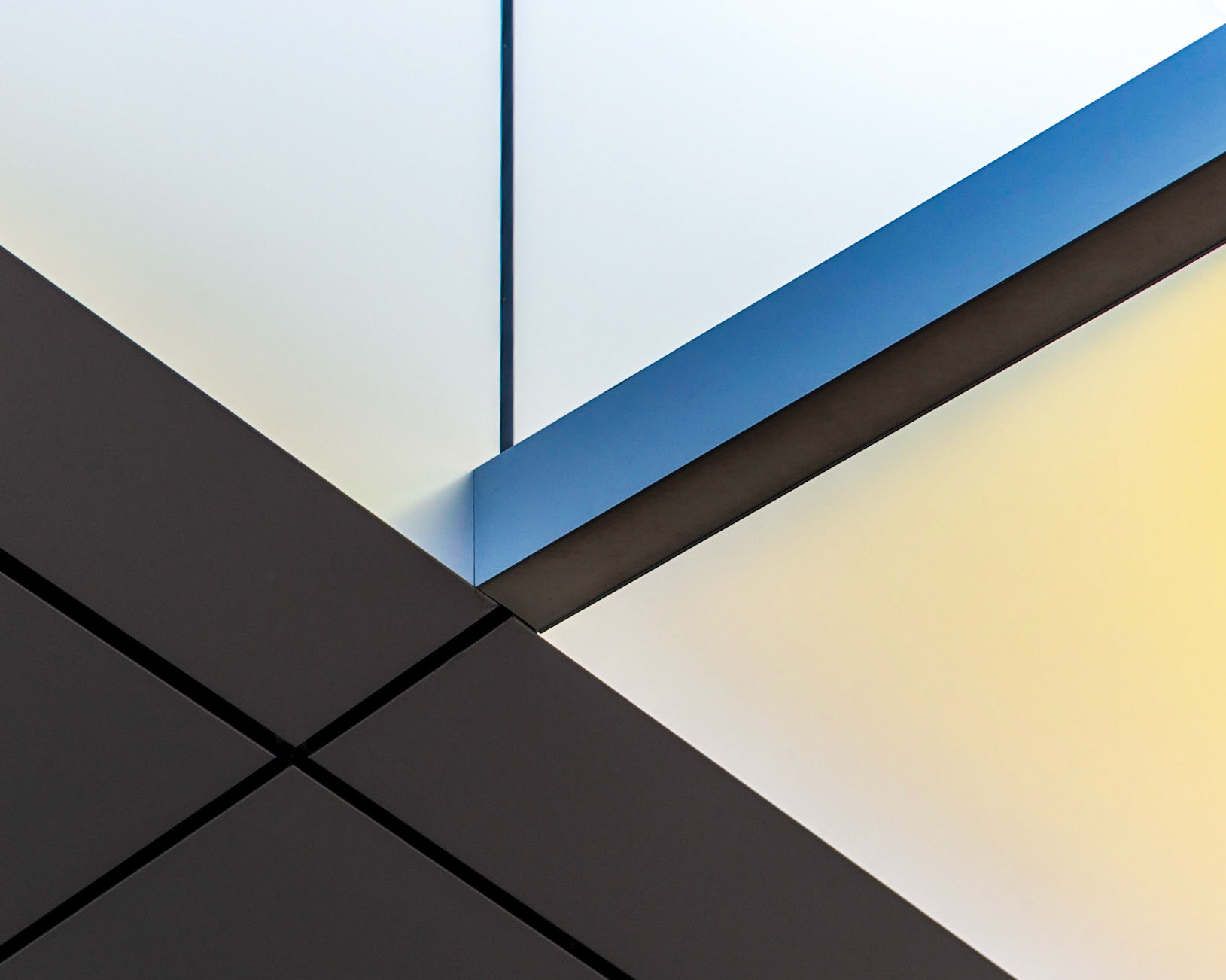 Tunney's Pasture Station. The blue sky reflecting on this beam drew me to this shot. The yellow is also a reflection off something. All that remained was to walk around to find the ideal angle and click the shutter.