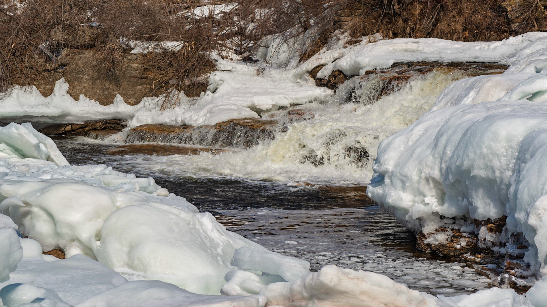 This particular waterfall is around the back of the Metcalfe Geoheritage Park, as viewed from the power station.