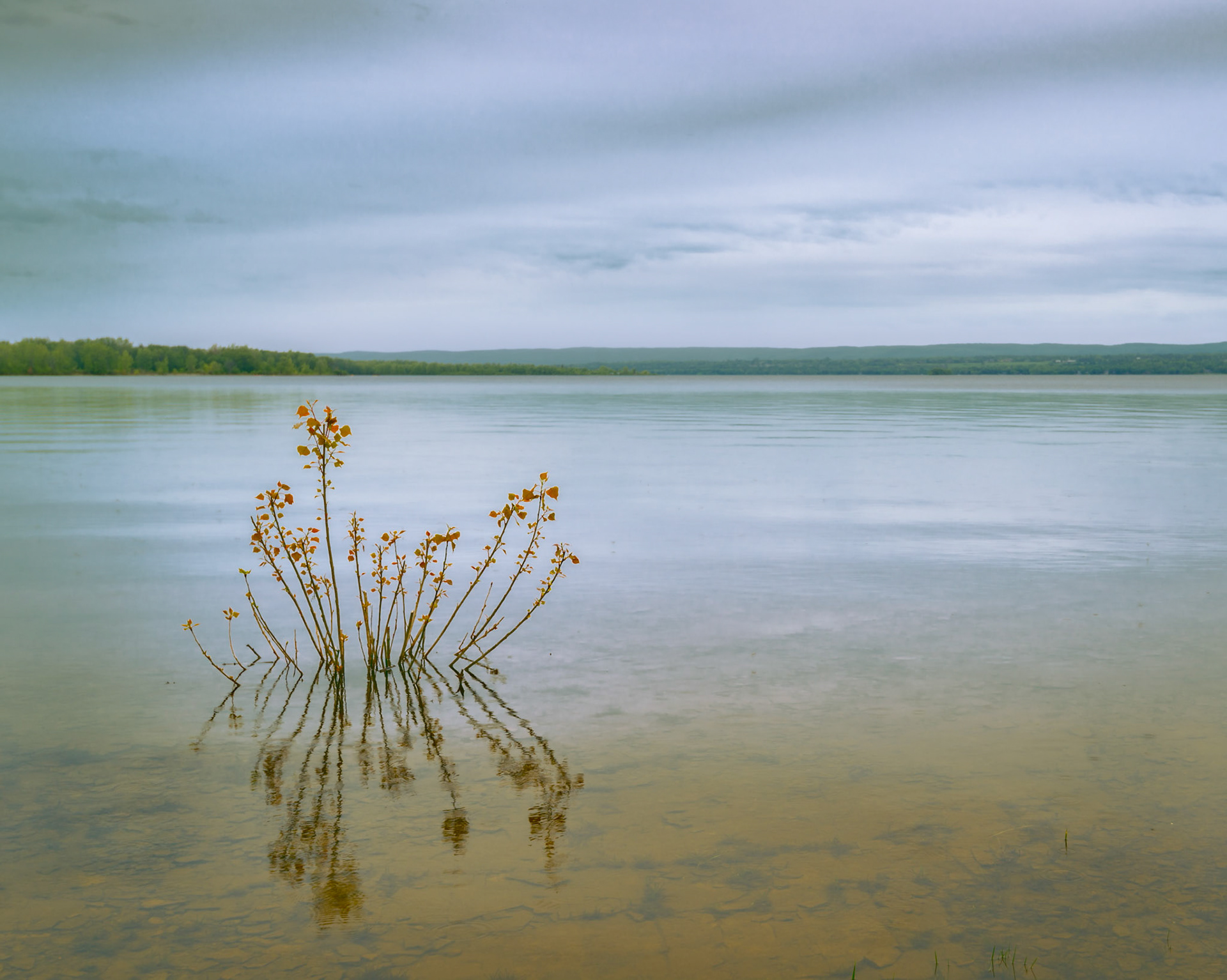 I wanted to express a tranquil mood in this shot, so the sky and the water are both very smooth and I've chosen to work with soft pastel colours.