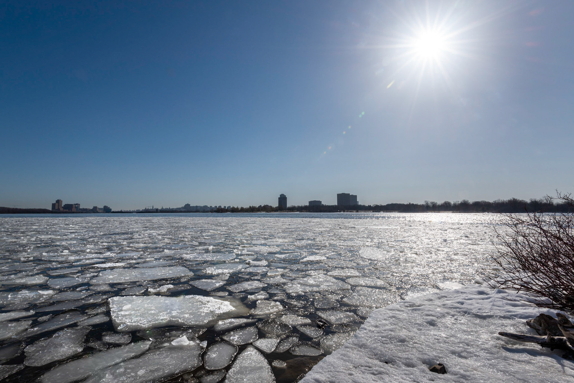 A swath of broken ice was the most interesting feature on the Eastern side of Bate Island.