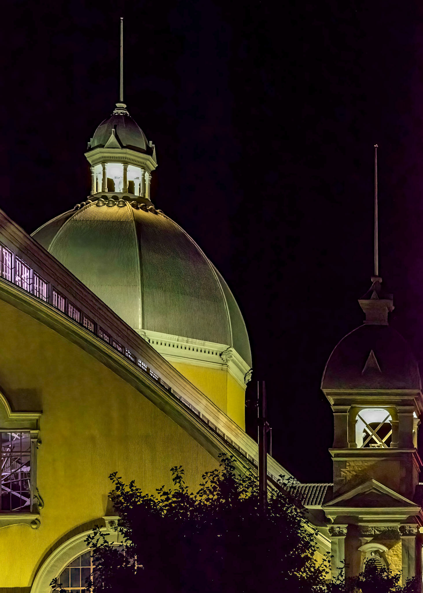 Close up of Aberdeen Pavilion. [ISO 25600, 105 mm, f/8.0, 1/100s]