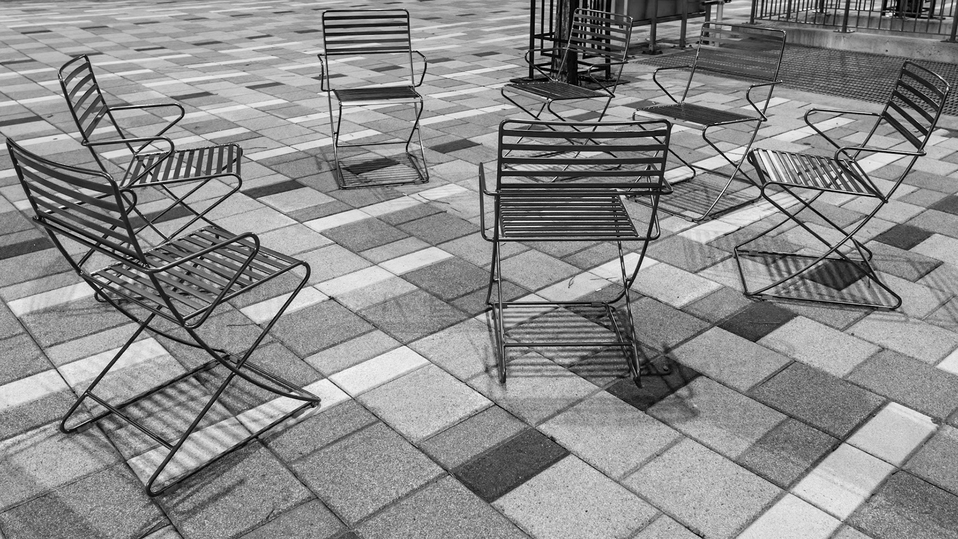 A social gathering of chairs. [ISO 10159, 28 mm, f/8.0, 1/50s]