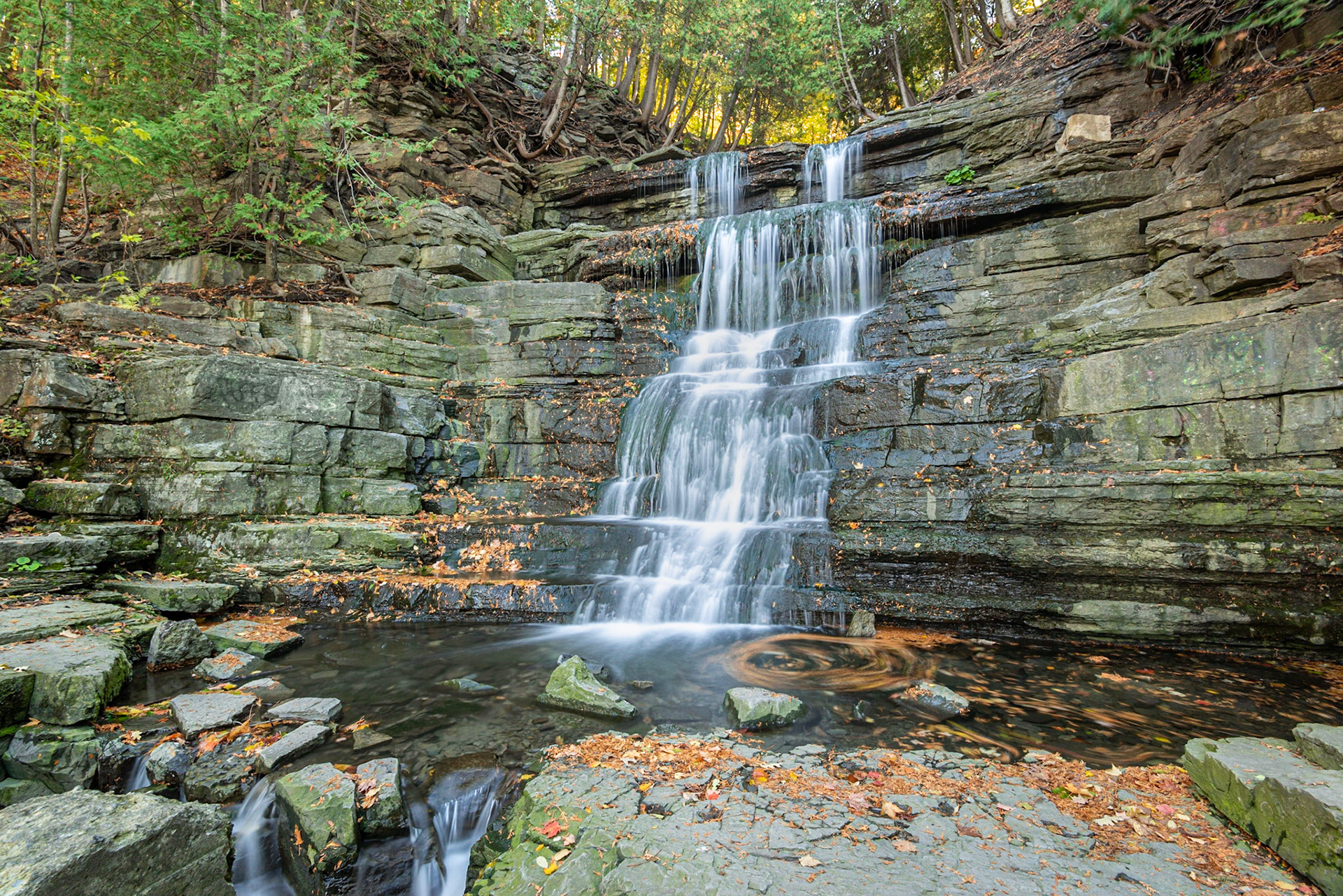 This is an even wider angle shot than the previous one, which gives a better sense of the environment. This is a 5 second exposure.