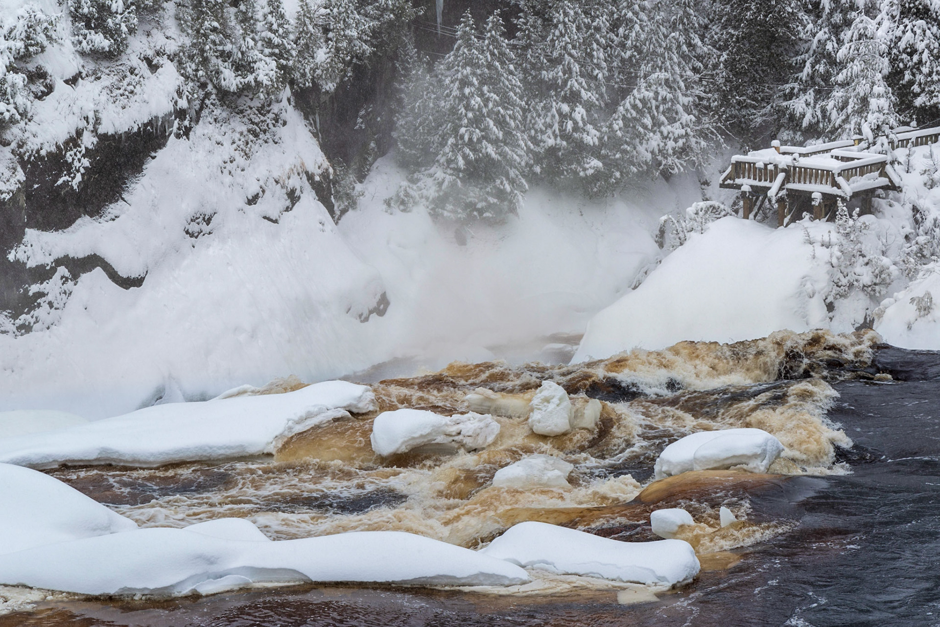 A closer view from the first bridge back to the main observation platform.