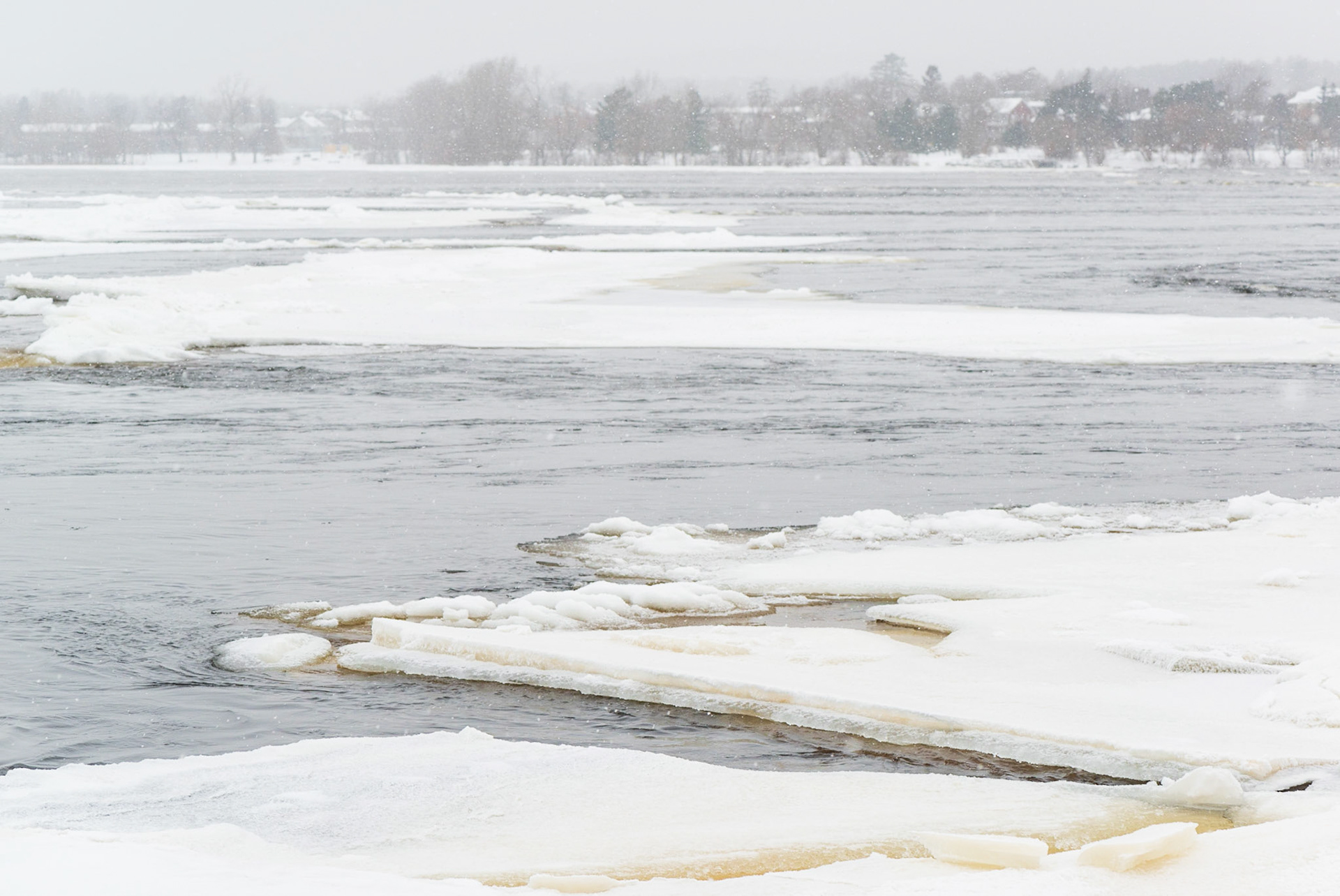Another view along the Ottawa River.