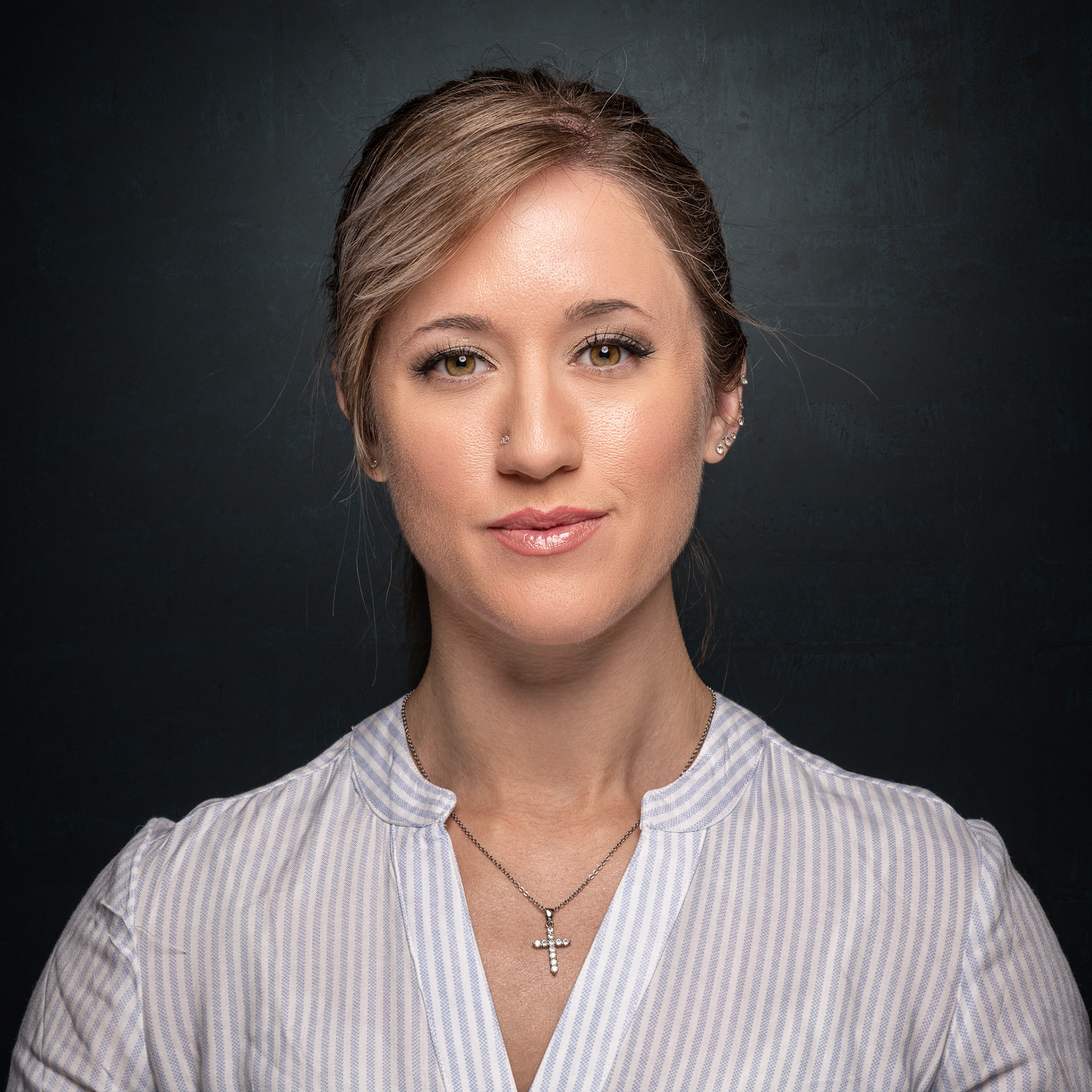 Clamshell Lighting with a Background Light