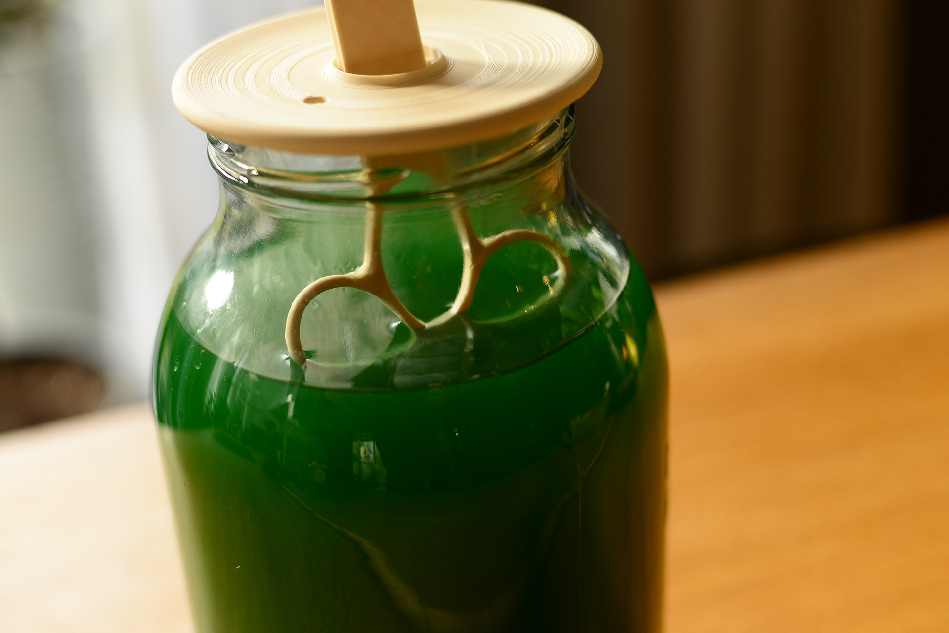 as a low-tech alternative to the solar powered aerator, Greenspire proposes a manual mixer