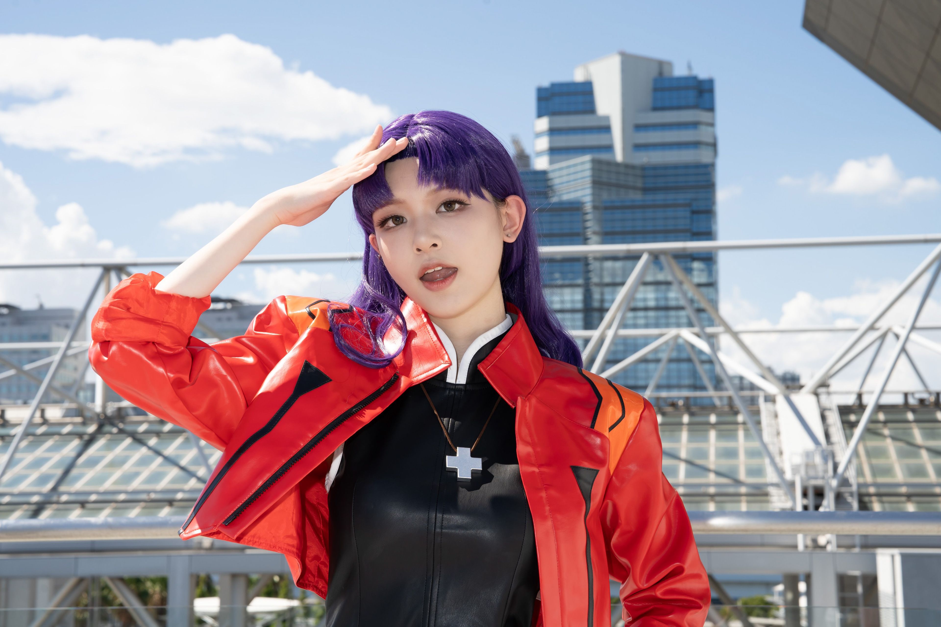 ・葛城ミサト（新世紀エヴァンゲリオン より） ・Cosplayer：菫 さん（ https://x.com/Jim_Sumire ） ・2023/08/12 コミケにて撮影