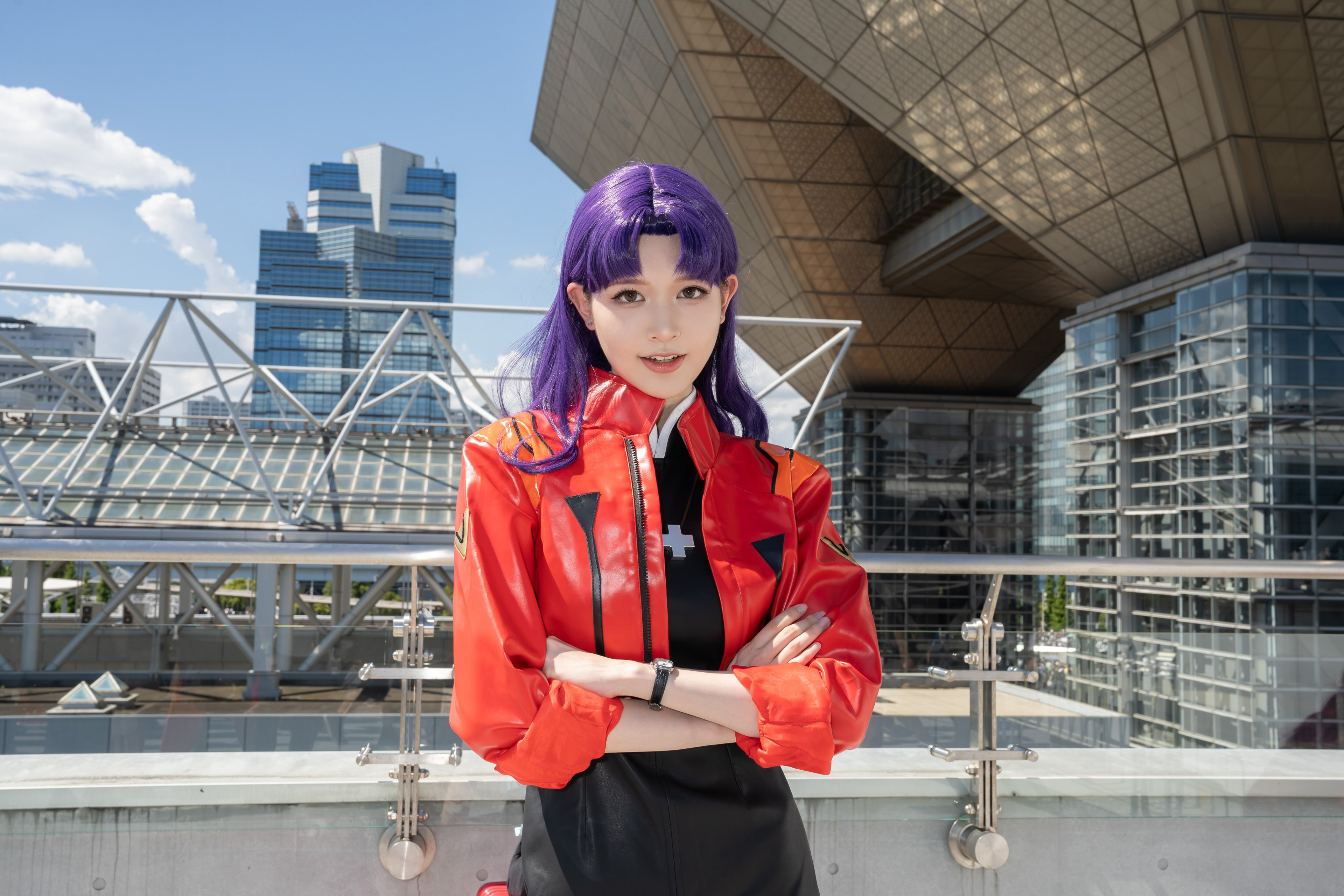 ・葛城ミサト（新世紀エヴァンゲリオン より） ・Cosplayer：菫 さん（ https://x.com/Jim_Sumire ） ・2023/08/12 コミケにて撮影