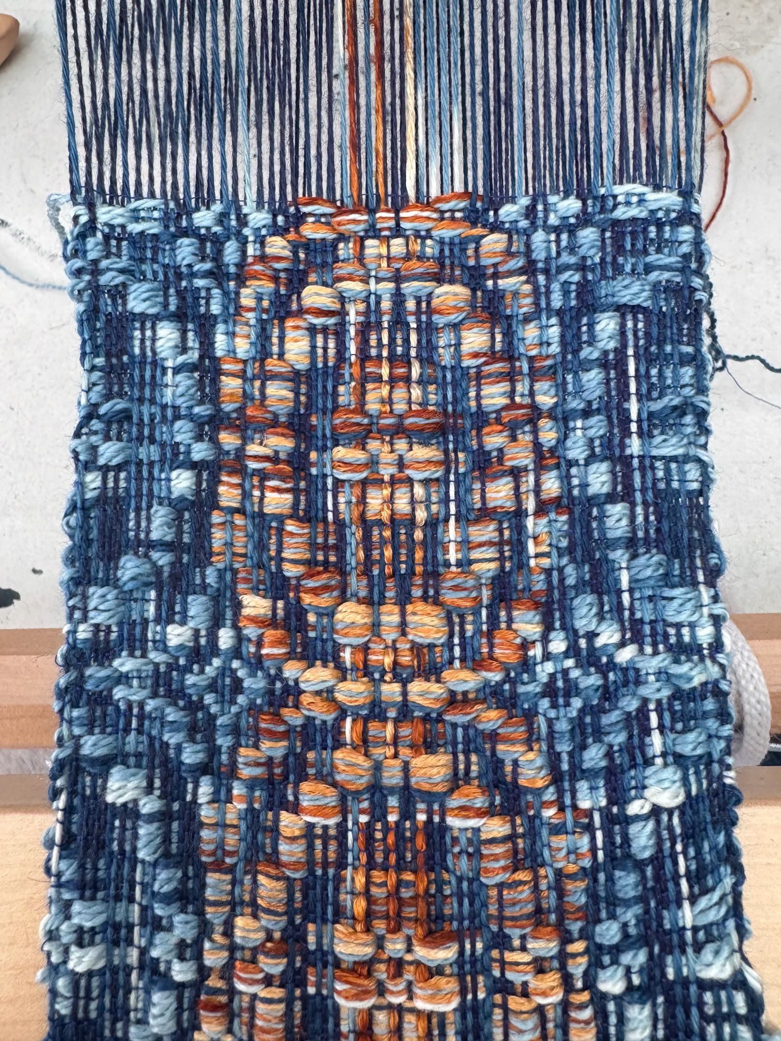 Introducing rust weft threads