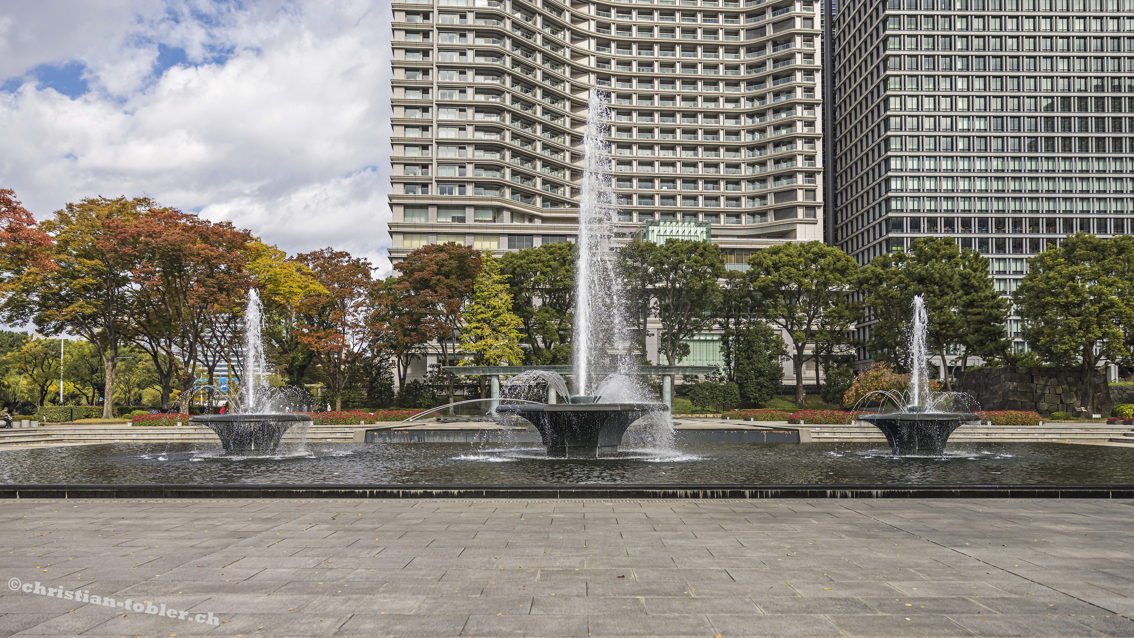 Wadakura Fountain Park